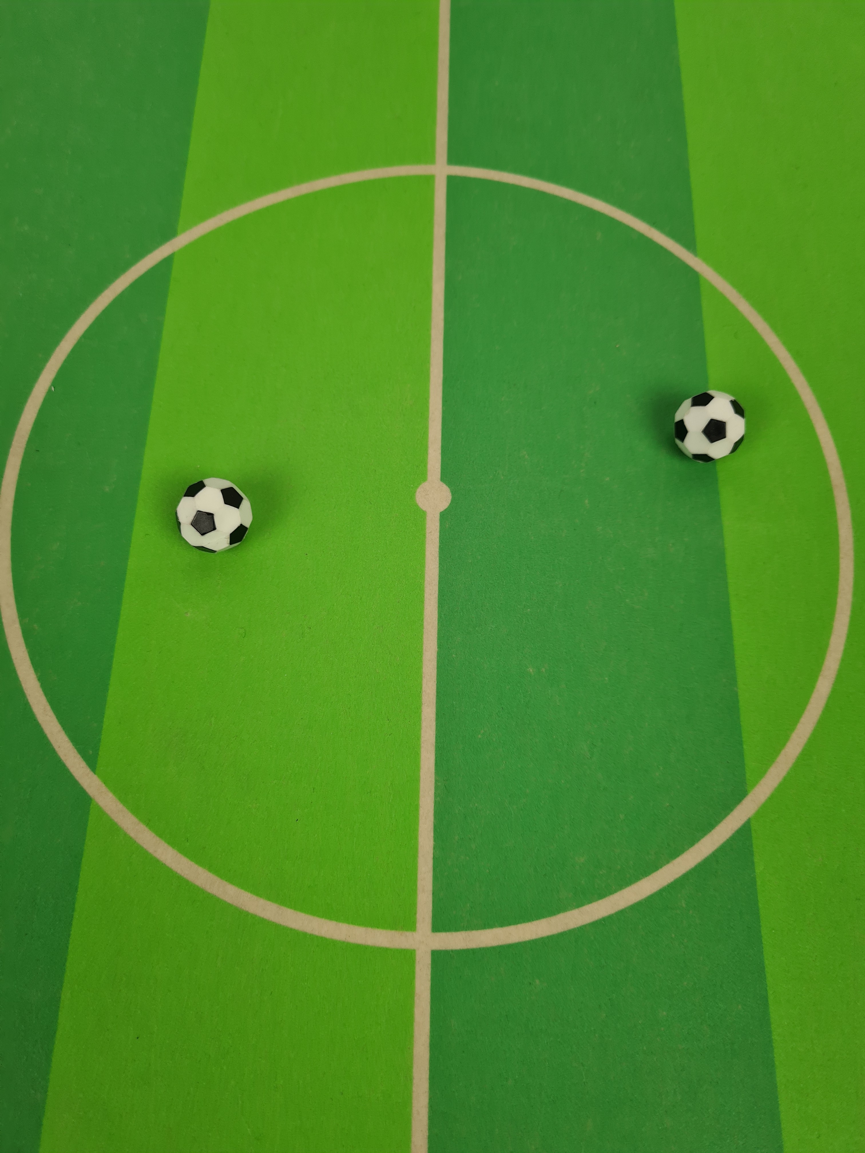 Voir photo 12 de Playmobil - 4700 Terrain de football avec joueurs - 5 ans + Playmobil - 4700 Terrain de football avec joueurs - 5 ans + État correct - Vue 12 -