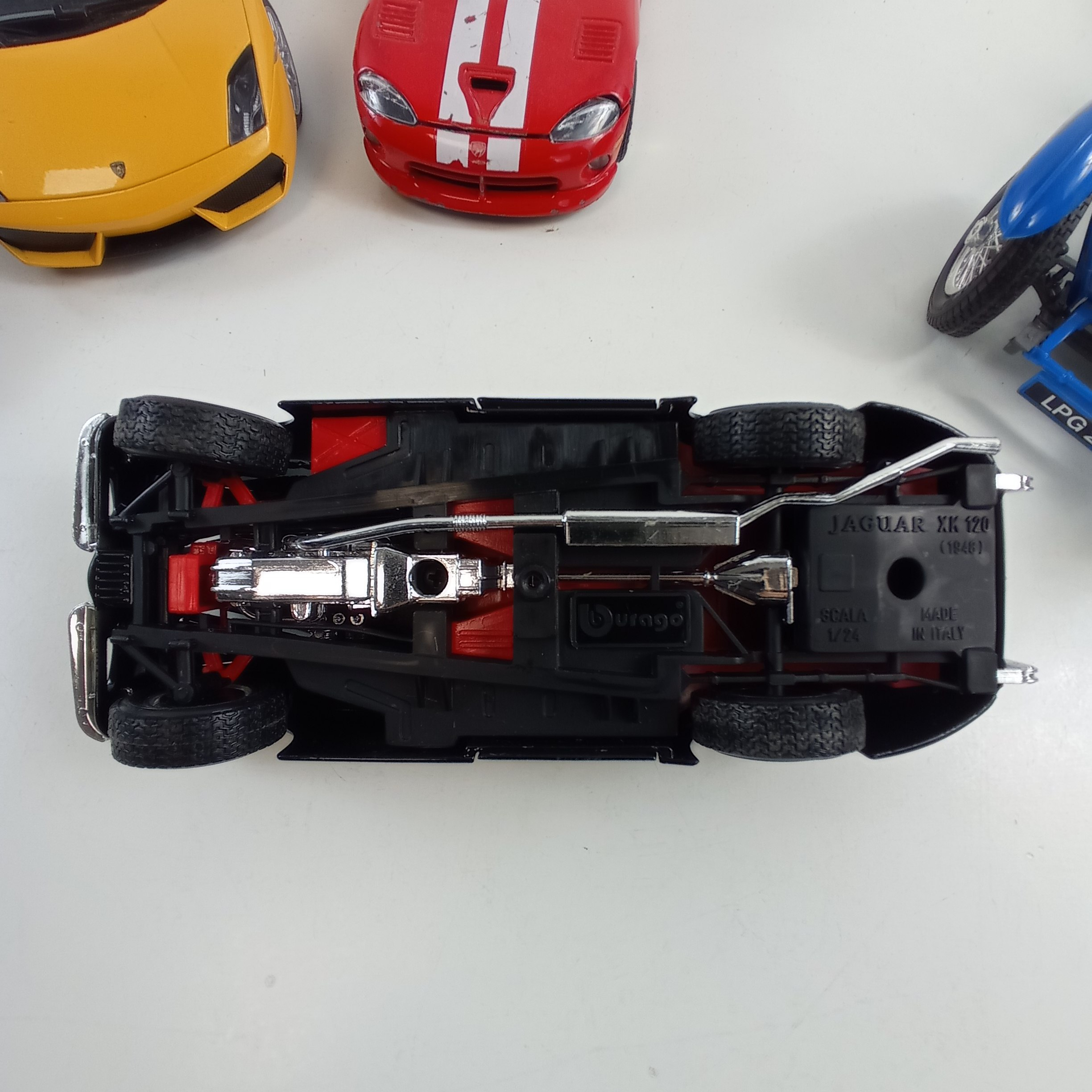 Modèles réduits de 7 voitures de collection marques Burago, Rastar, Maisto Bon état - Vue 5 - 