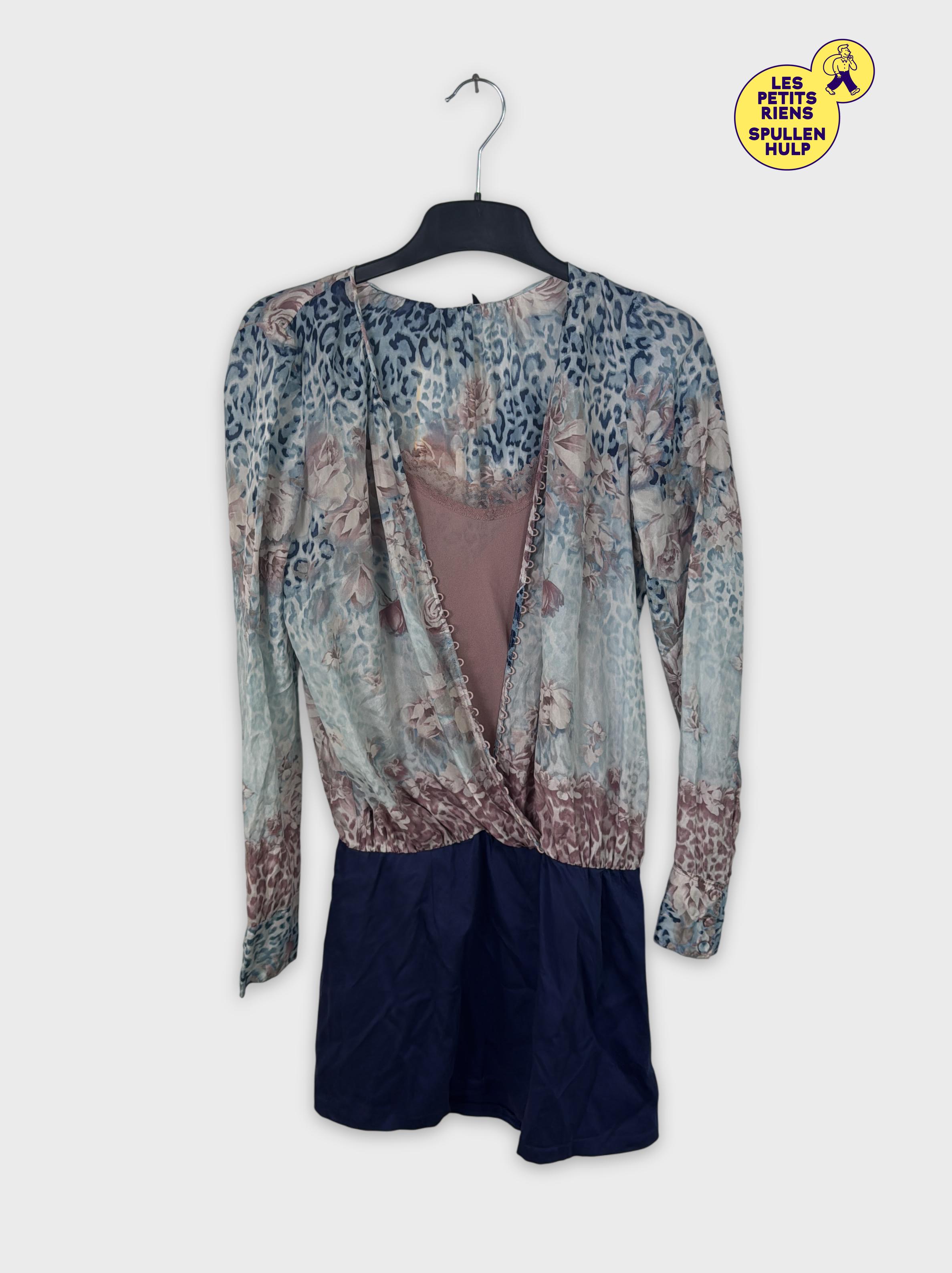 Acheter Robe Liu jo bleue à motif fleuri XL / 42 Très bon état - 35,00 € Robe Liu jo bleue à motif fleuri XL / 42 Très bon état - reconditionné disponible sur Label Emmaüs