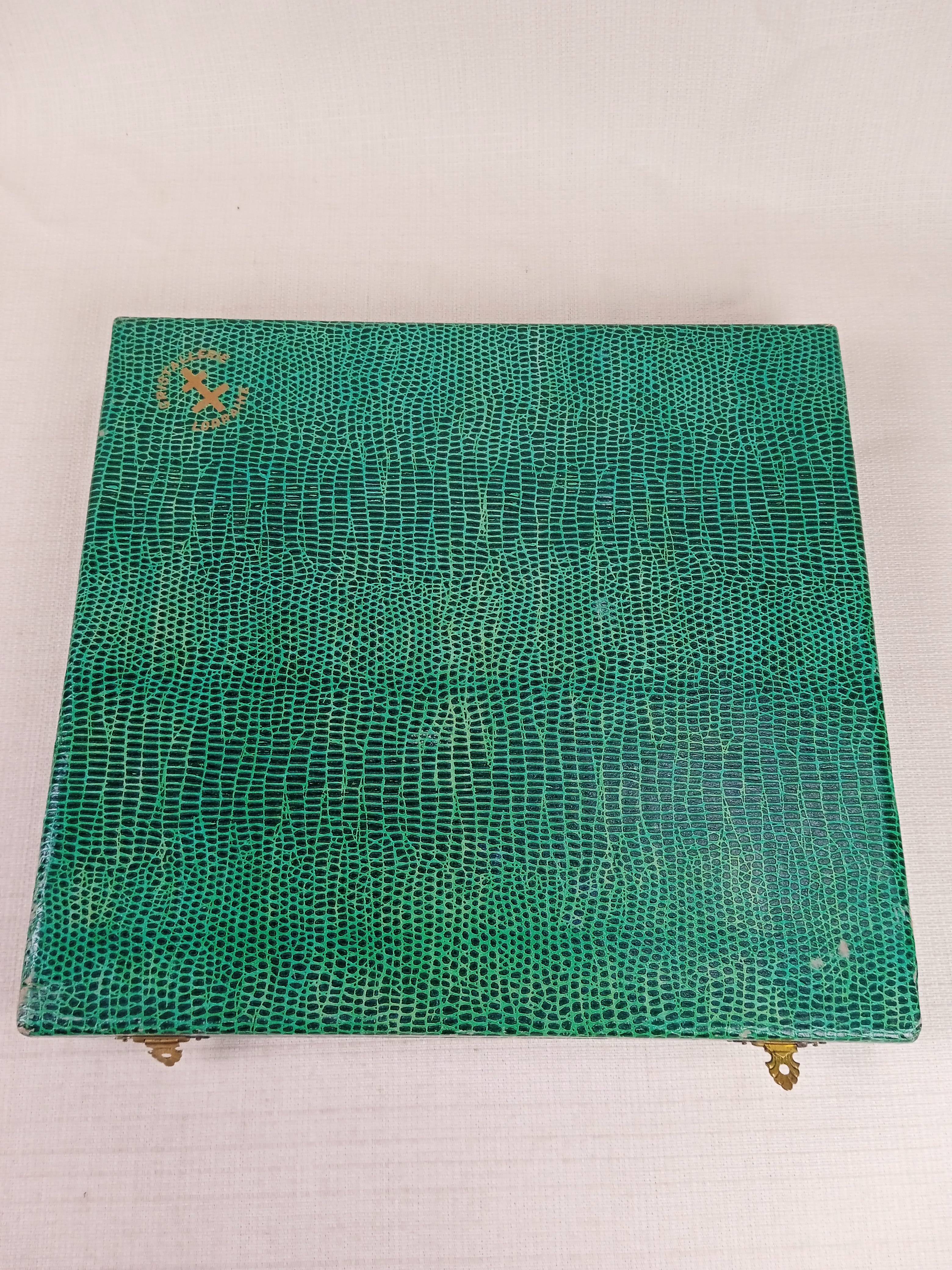 Coffret Cristallerie de Lorraine en cristal comprenant : 12 portes-couteaux, 1 salière, 2 petites cuillères Bon état - Vue 4 - 