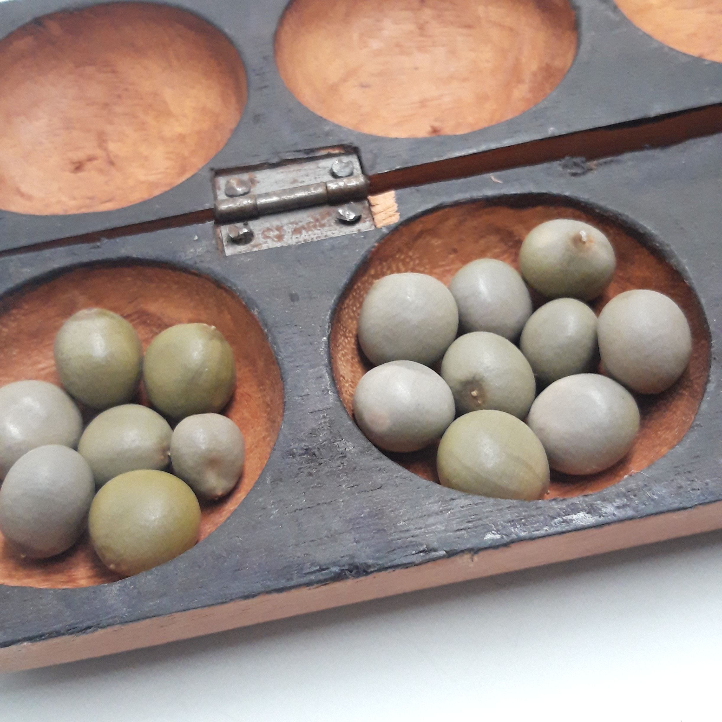 Awale jeux traditionnel africain dans son étui en bois Bon état - Vue 4 - 