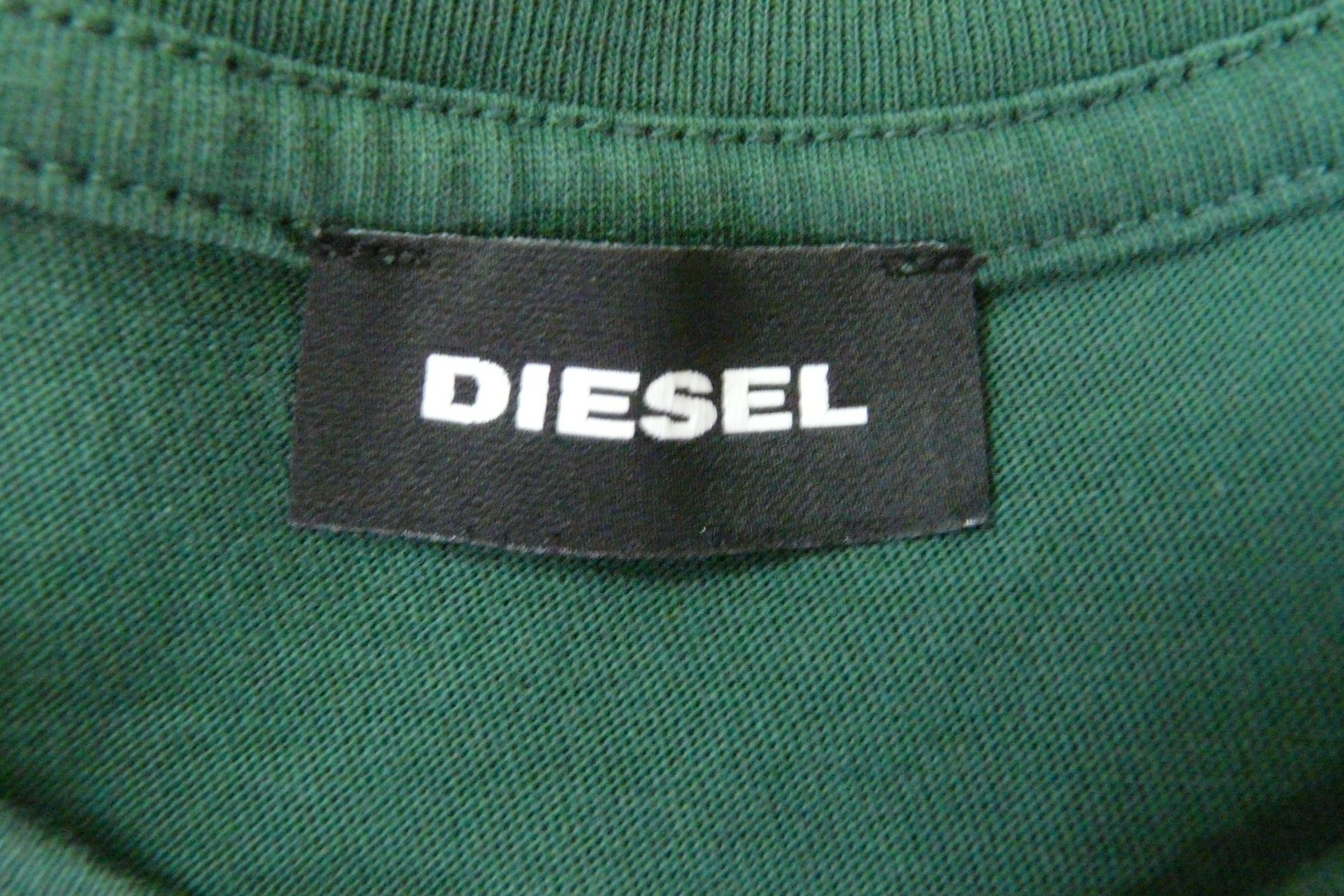 Voir photo 5 de E193 - T-shirt - Diesel - Âge 12 ans E193 - T-shirt - Diesel - Âge 12 ans Très bon état - Vue 5 -