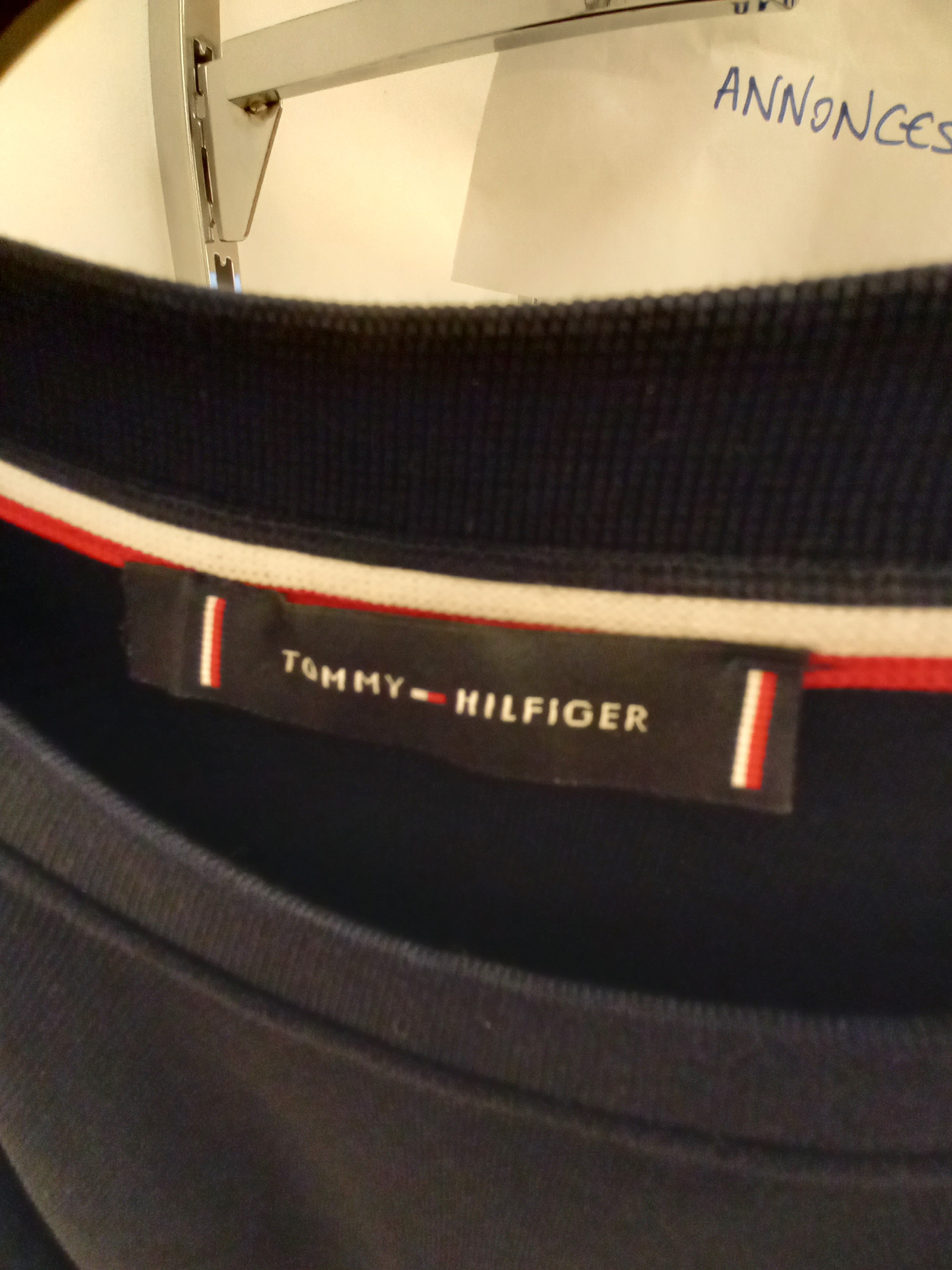 Voir photo 4 de Pull homme "Tommy Hilfiger" Pull homme "Tommy Hilfiger" Très bon état - Vue 4 -