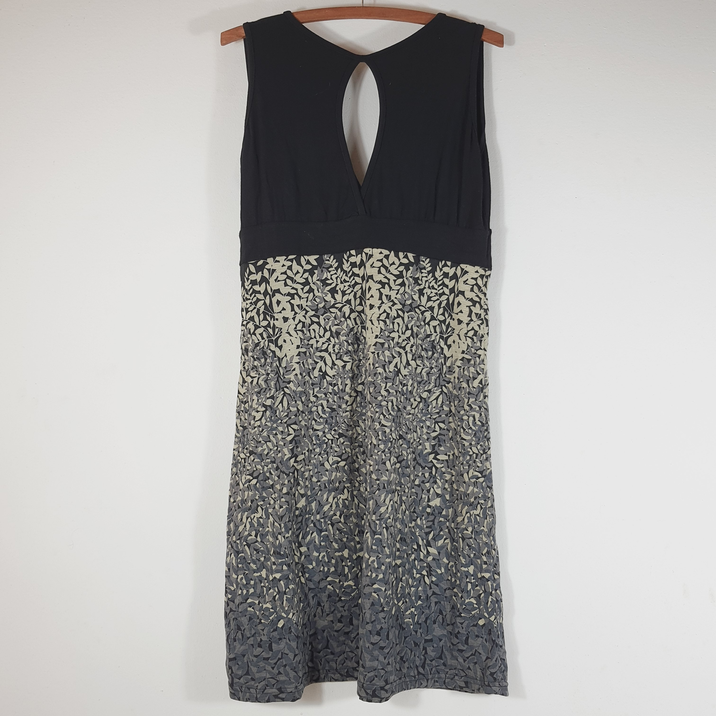 Voir photo 2 de Robe sans manche femme - Lola Caraïbe - 38 (estimé) Robe sans manche femme - Lola Caraïbe - 38 (estimé) Bon état - Vue 2 -