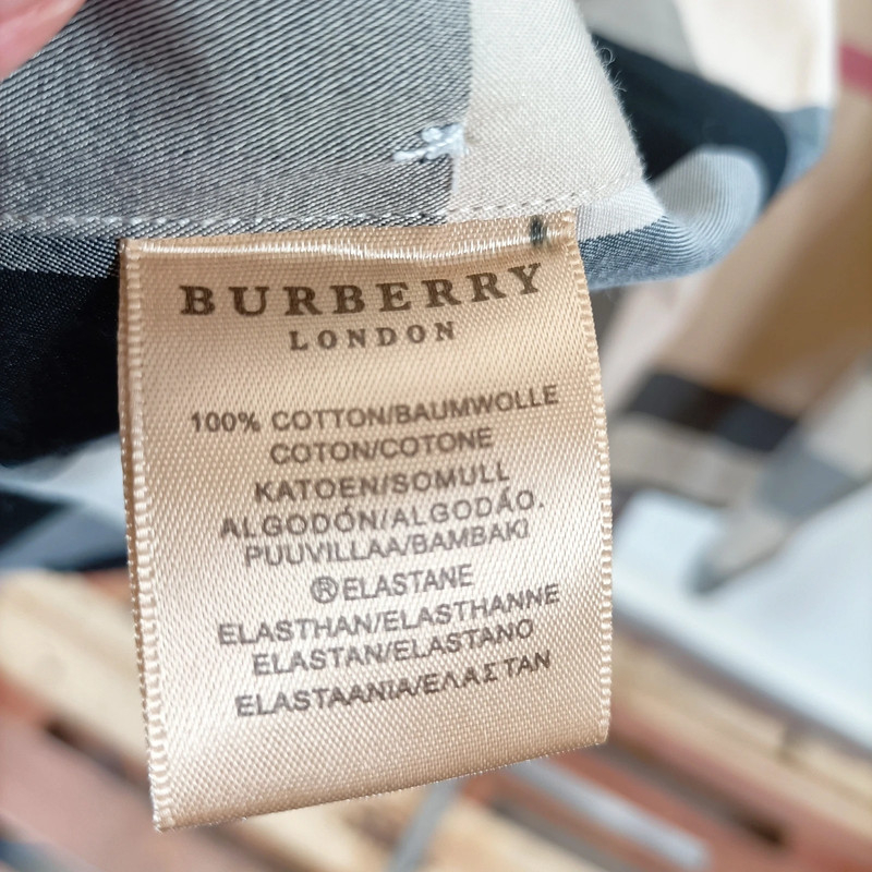Voir photo 10 de Chemise burberry london à carreaux iconiques beige gris rouge t.52 Chemise burberry london à carreaux iconiques beige gris rouge t.52 Très bon état - Vue 10 -