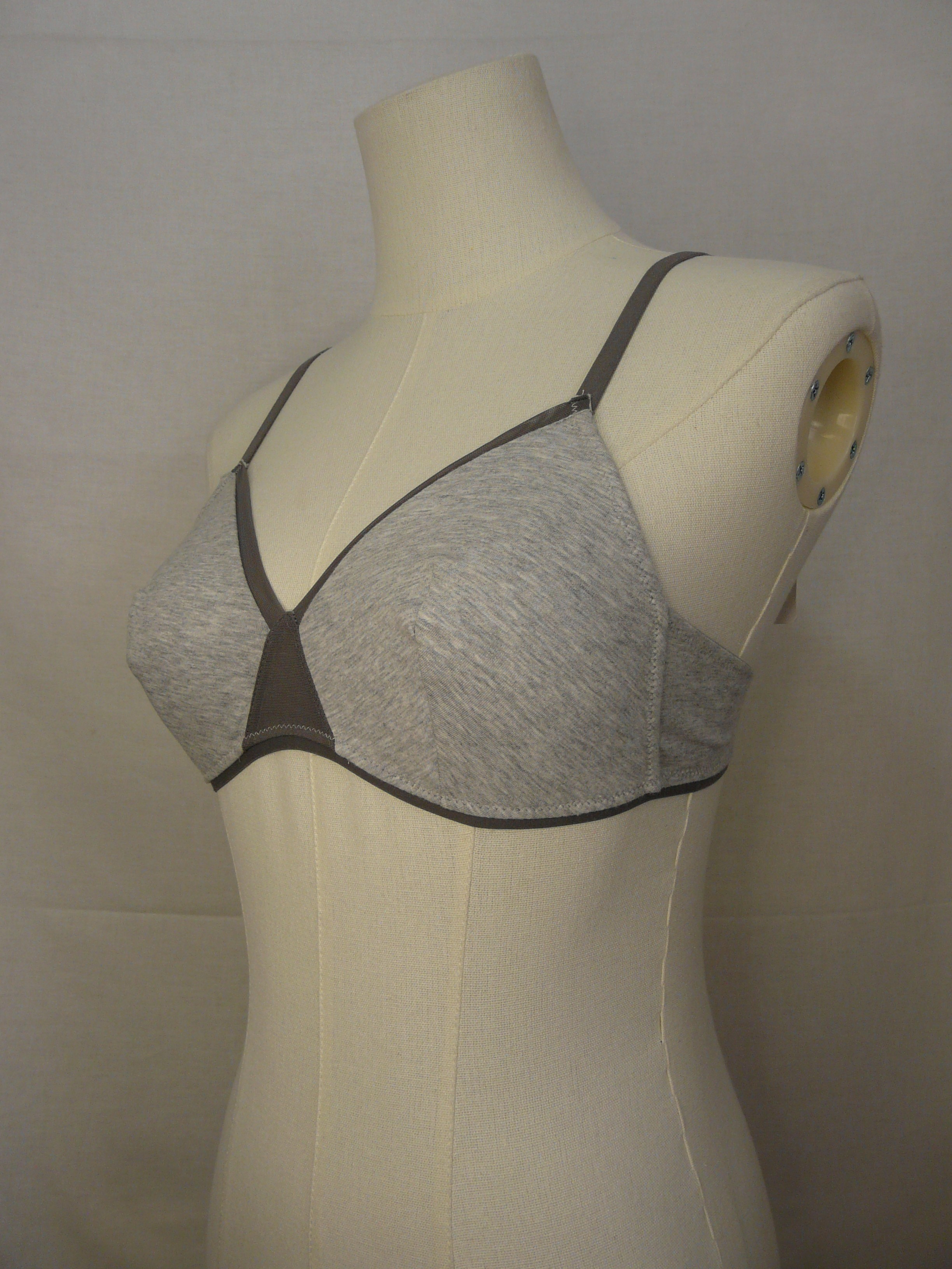 Voir photo 10 de L54 - Lot de soutien-gorge - Jardin Secret - Taille 90B L54 - Lot de soutien-gorge - Jardin Secret - Taille 90B Comme neuf - Vue 10 -