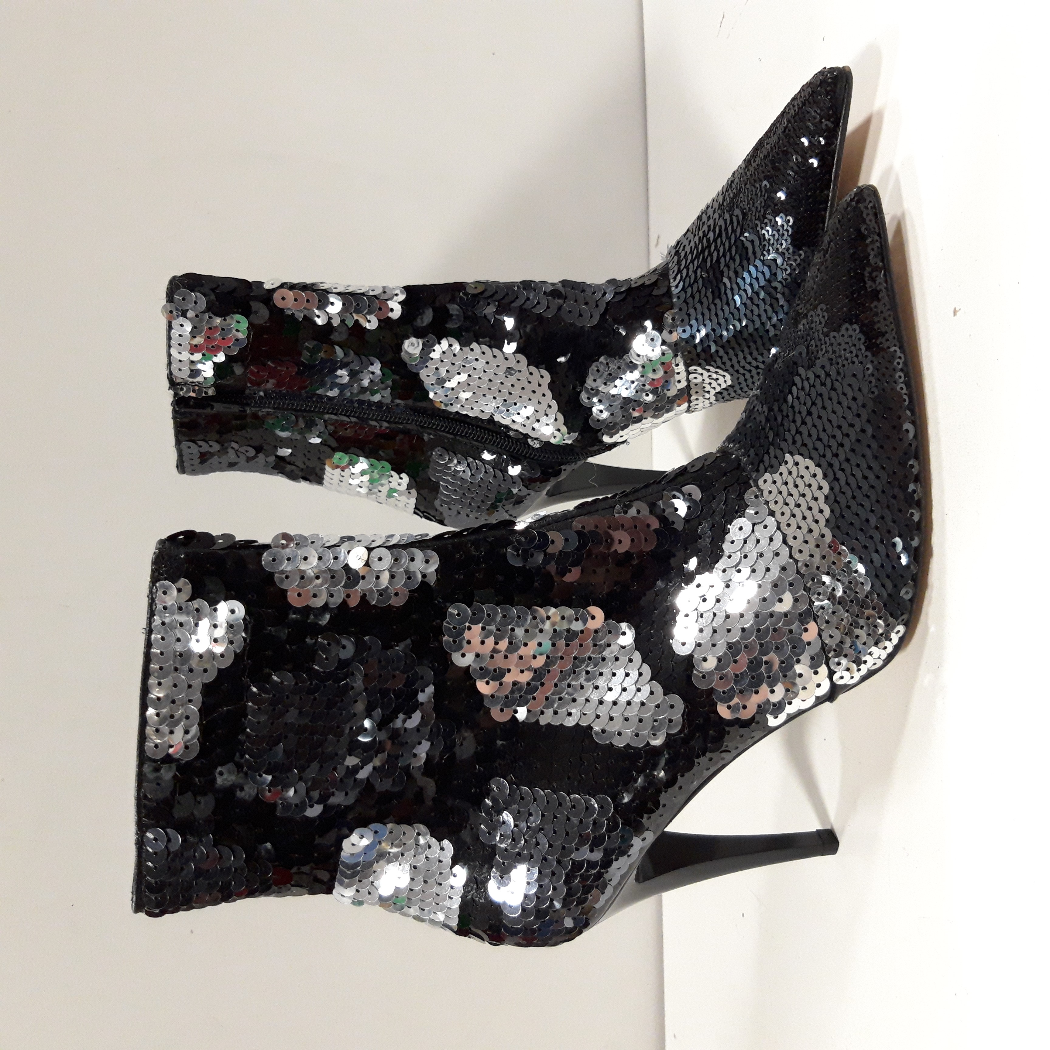 Bottines à talons noires, en cuir décor pailleté Ernest Paris Très bon état -  reconditionné disponible sur Label Emmaüs