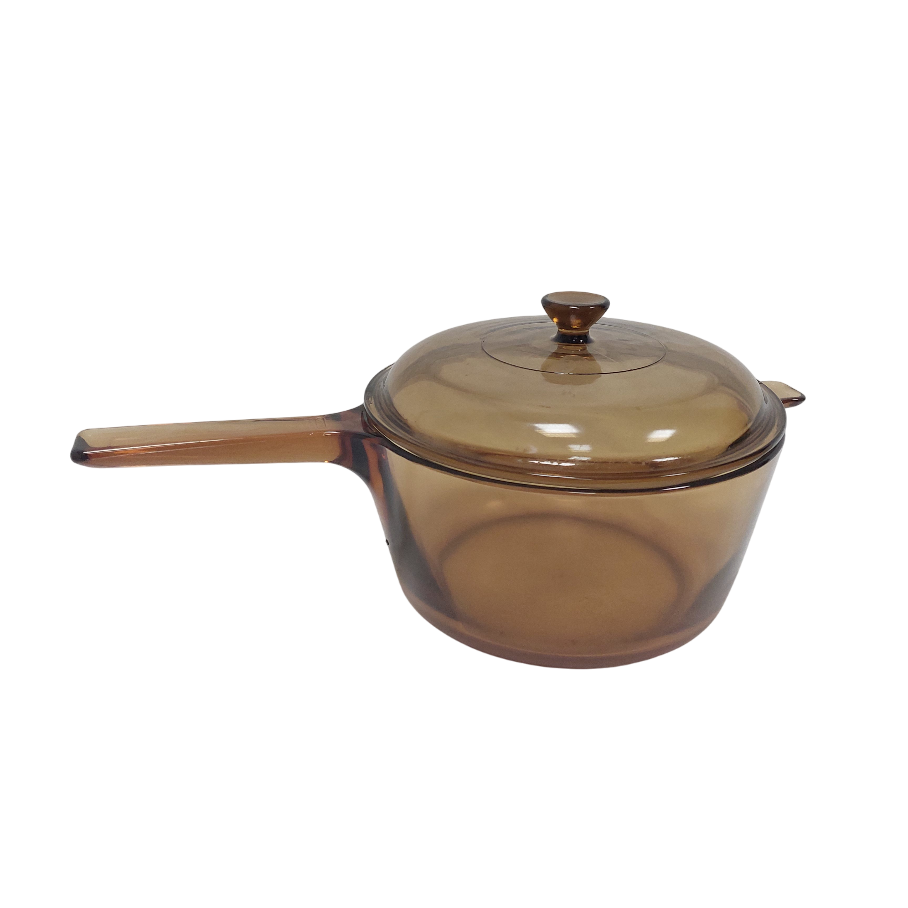 Casserole en verre fumé- Vision Corning France - verre teinté - style Pyrex Bon état -  reconditionné disponible sur Label Emmaüs