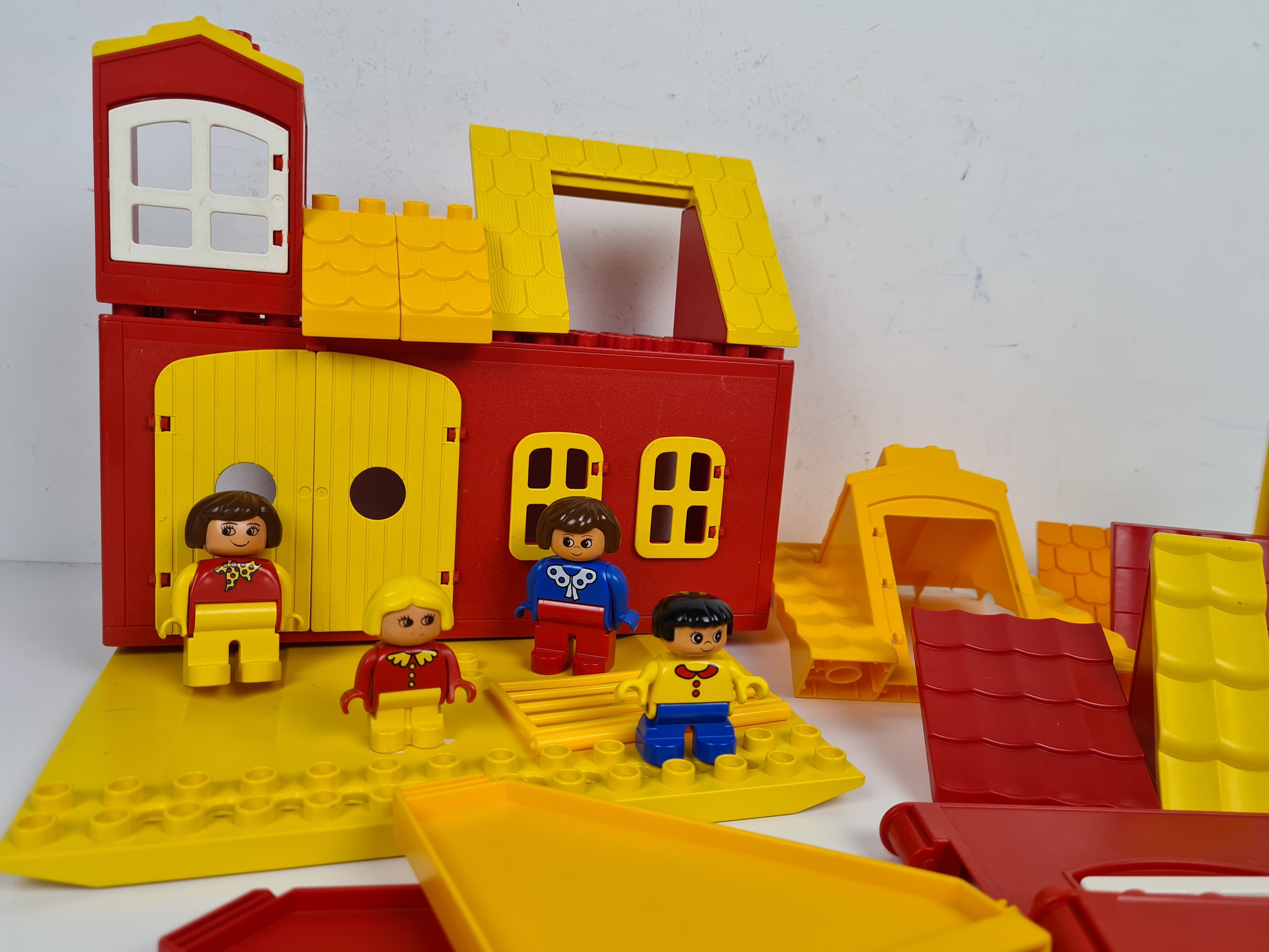 Lego Duplo - Sachet 1kg de blocs de construction en vrac 1maison et des personnages - +12 mois - Photo 3