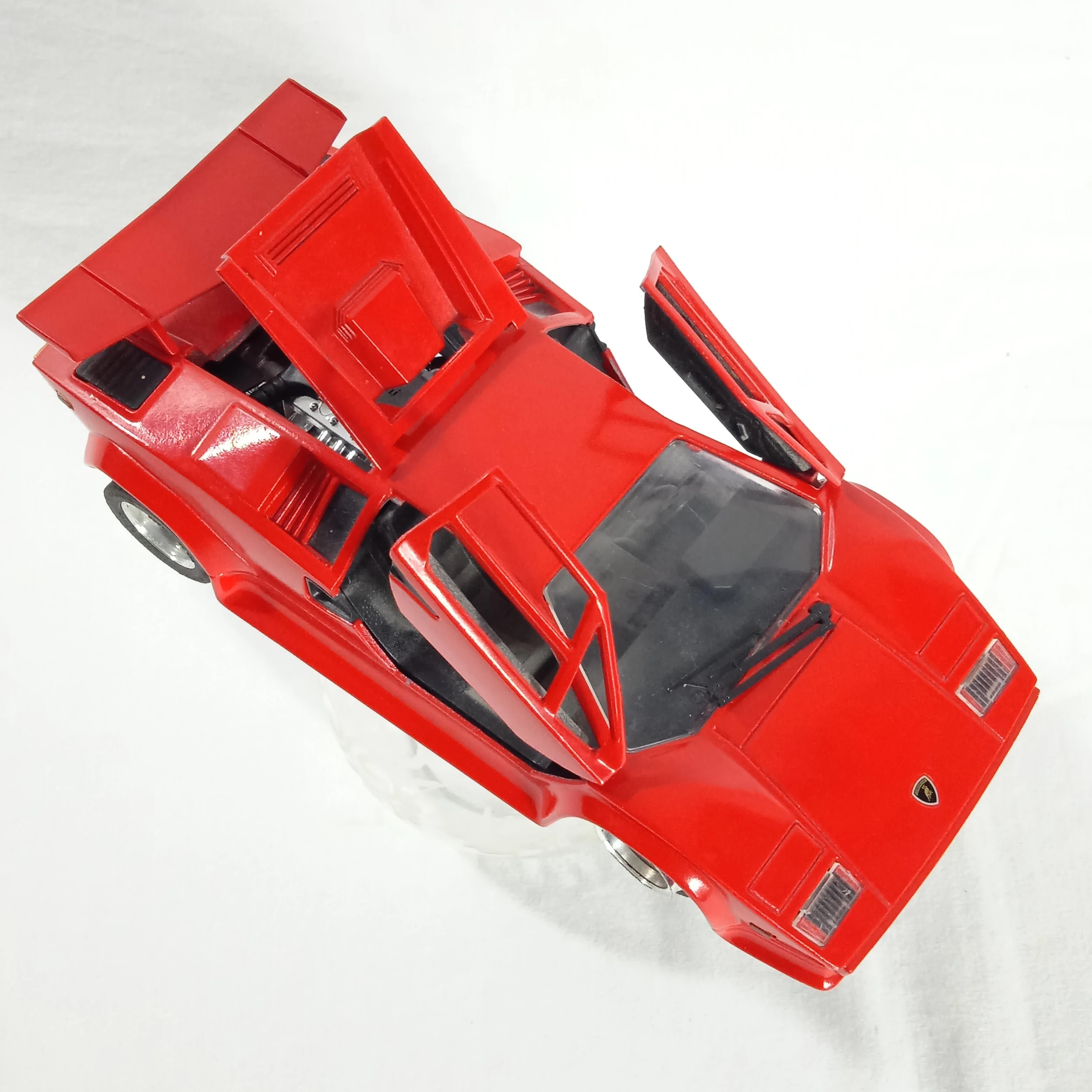 Voiture de collection - marque Majorette, E: 1/24 - couleur rouge - Photo 1