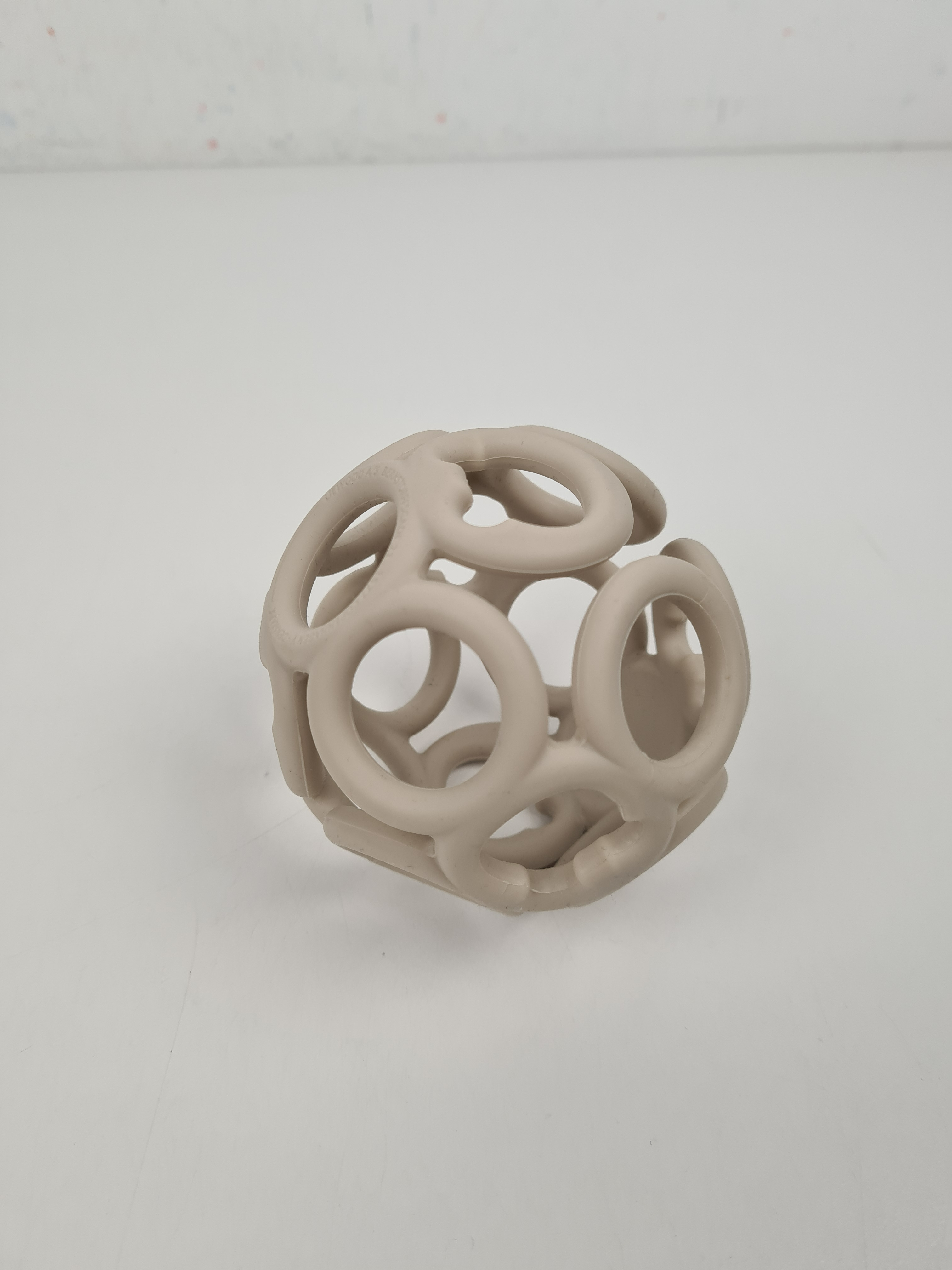Jouet d'éveil - Balle sensorielle beige en silicone - Liewood - 6 mois + - Photo 2