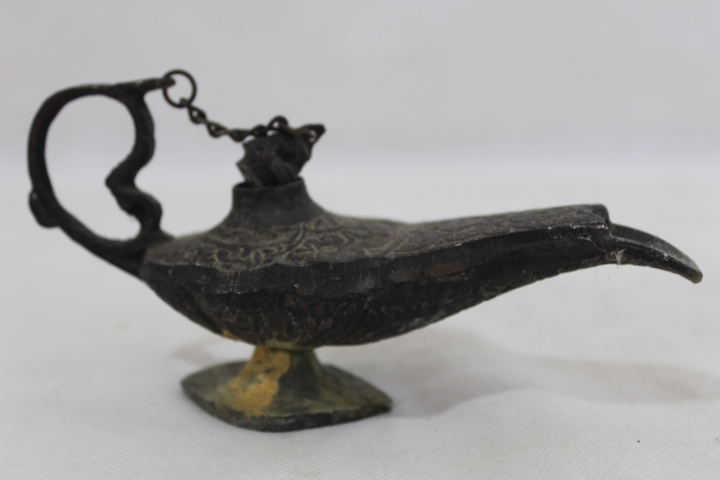 Lot de 4 anciennes petites lampes à huile Aladin rave ou veilleuse en bronze Très bon état - Vue 3 - 