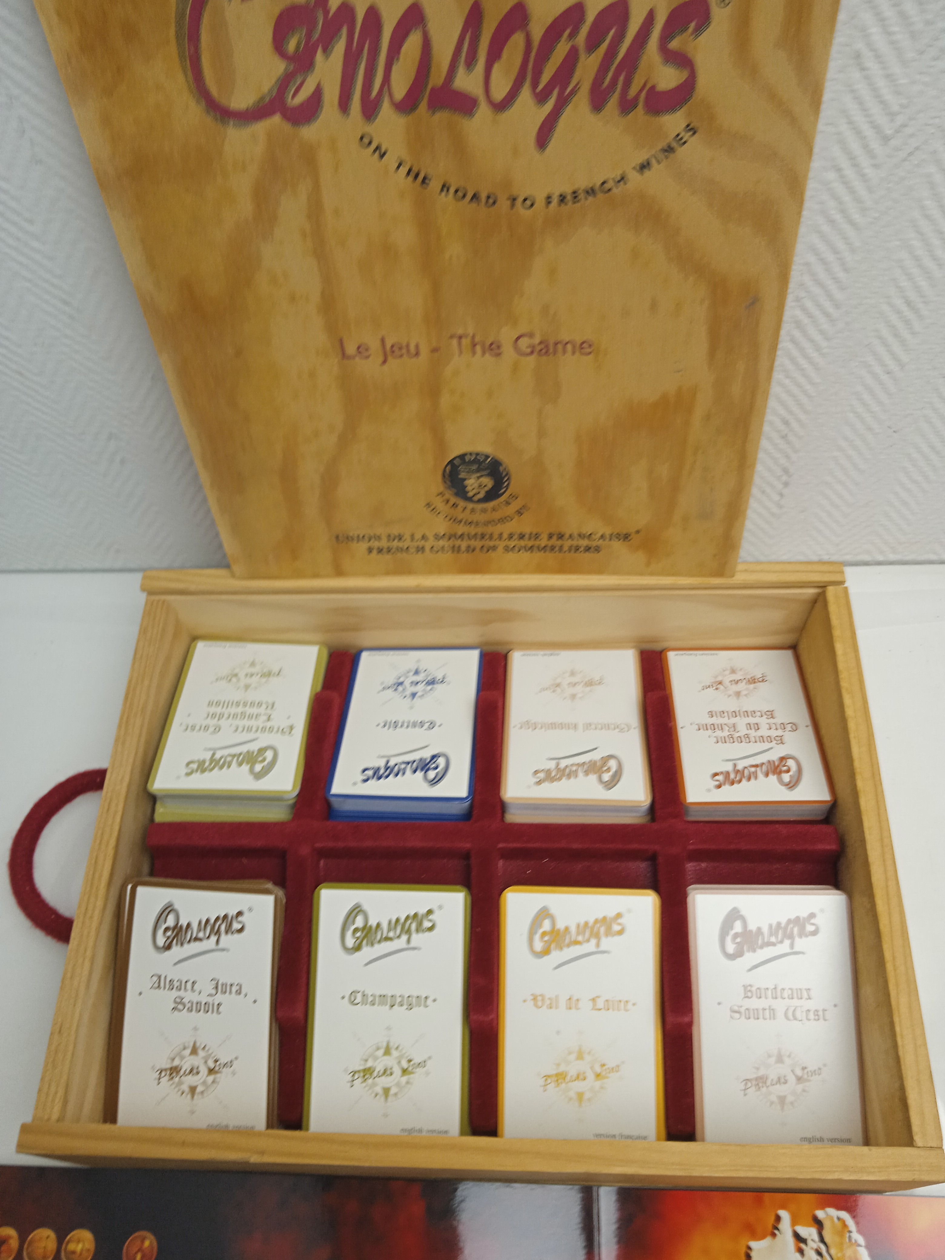 Voir photo 6 de Jeu de société Oenologus sur la route des vin Sommeliers de France Jeu de société Oenologus sur la route des vin Sommeliers de France État correct - Vue 6 -