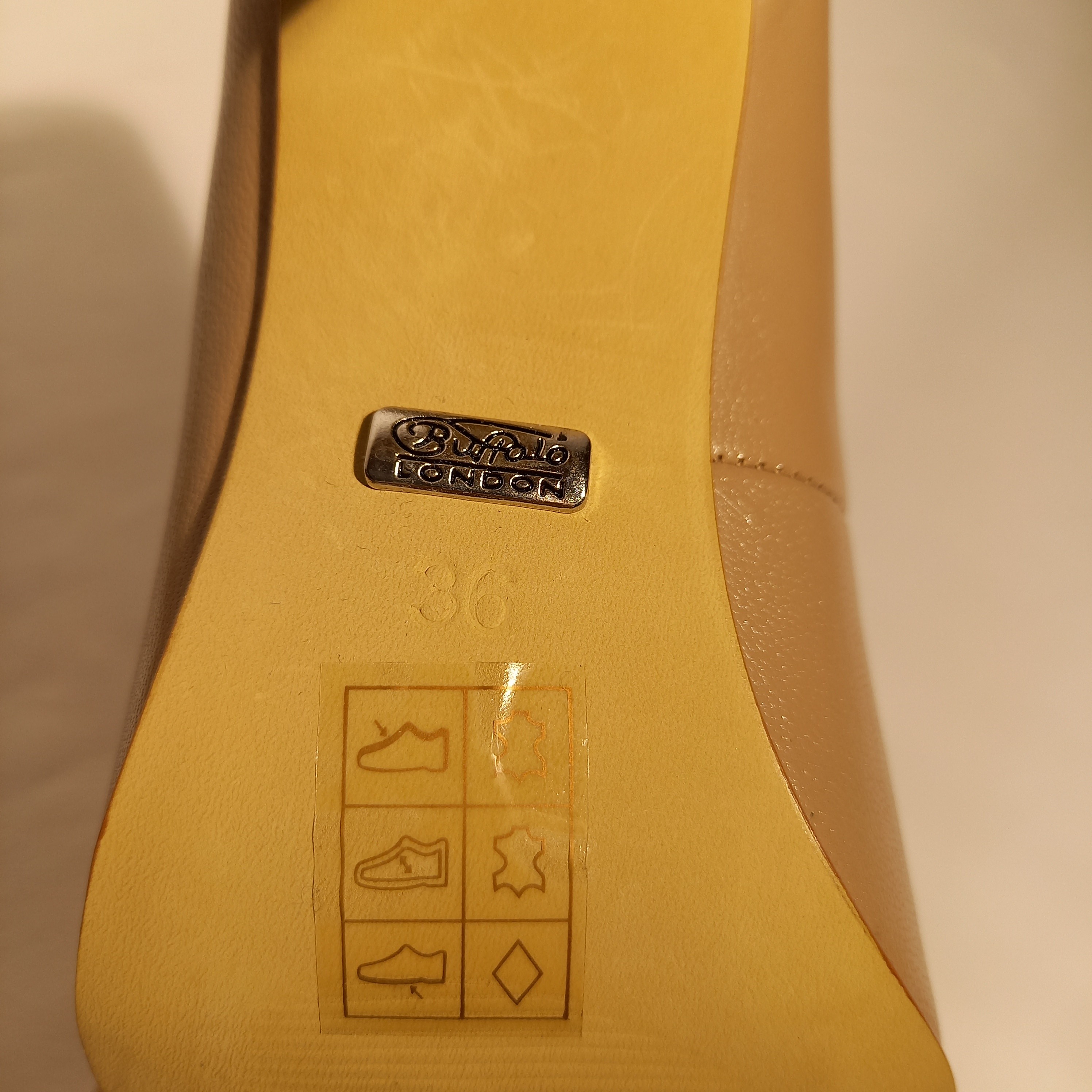 Escarpins en cuir BUFFALO beige femme Pointure 36 Bon état - Vue 5 - 