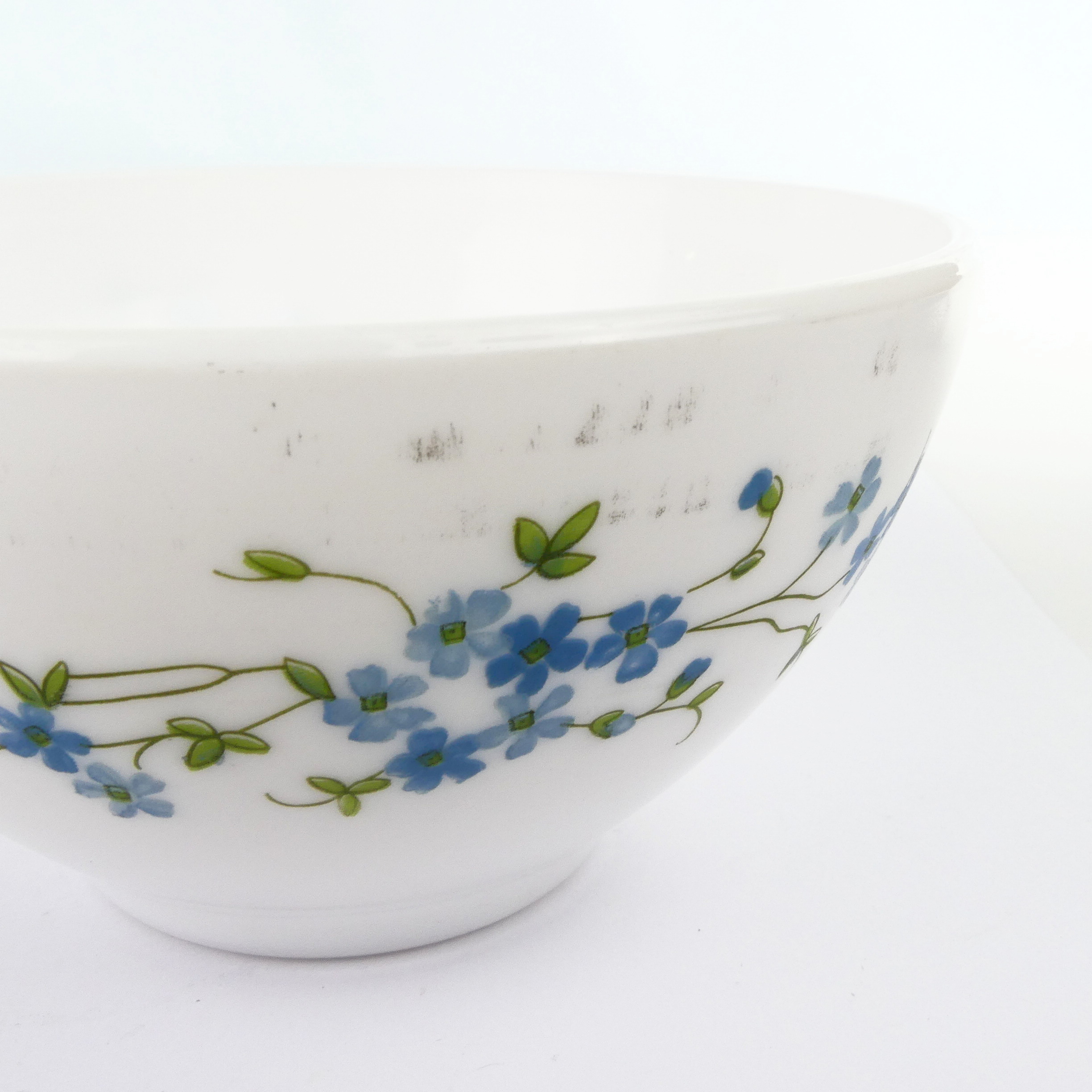 4 bols arcopal motifs fleurettes - Bon état - Photo 3