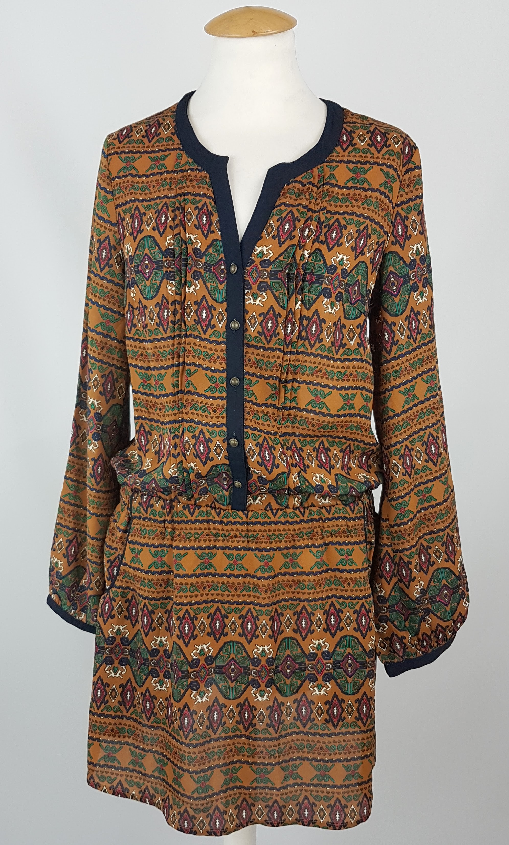 Acheter Robe - Charlise - 36 - 18,00 € Robe - Charlise - 36 - reconditionné disponible sur Label Emmaüs