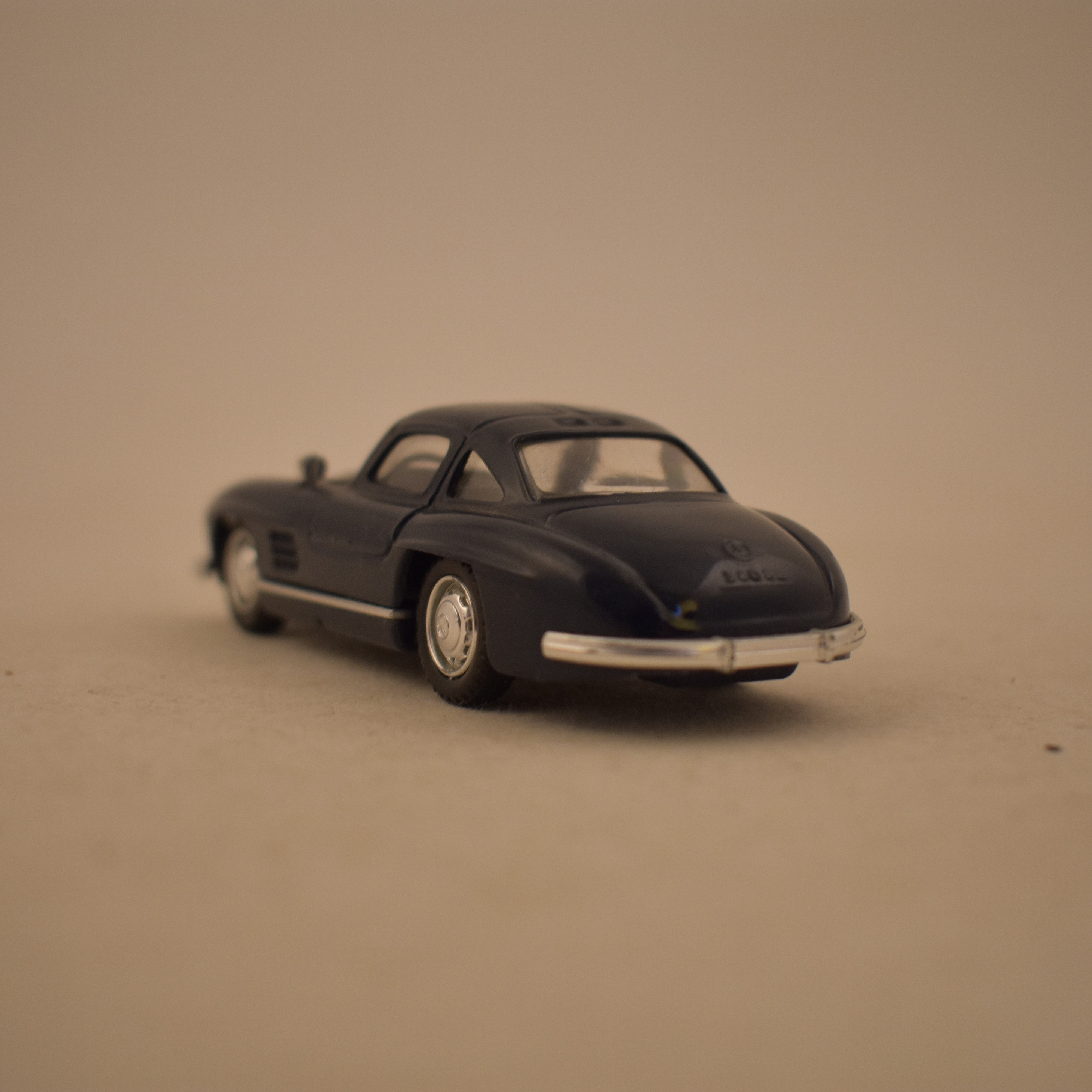 Voir photo 2 de Solido made in france Mercedes 300 SL 1954 N°4502 1/43.10 84 12 Solido made in france Mercedes 300 SL 1954 N°4502 1/43.10 84 12 Très bon état - Vue 2 -