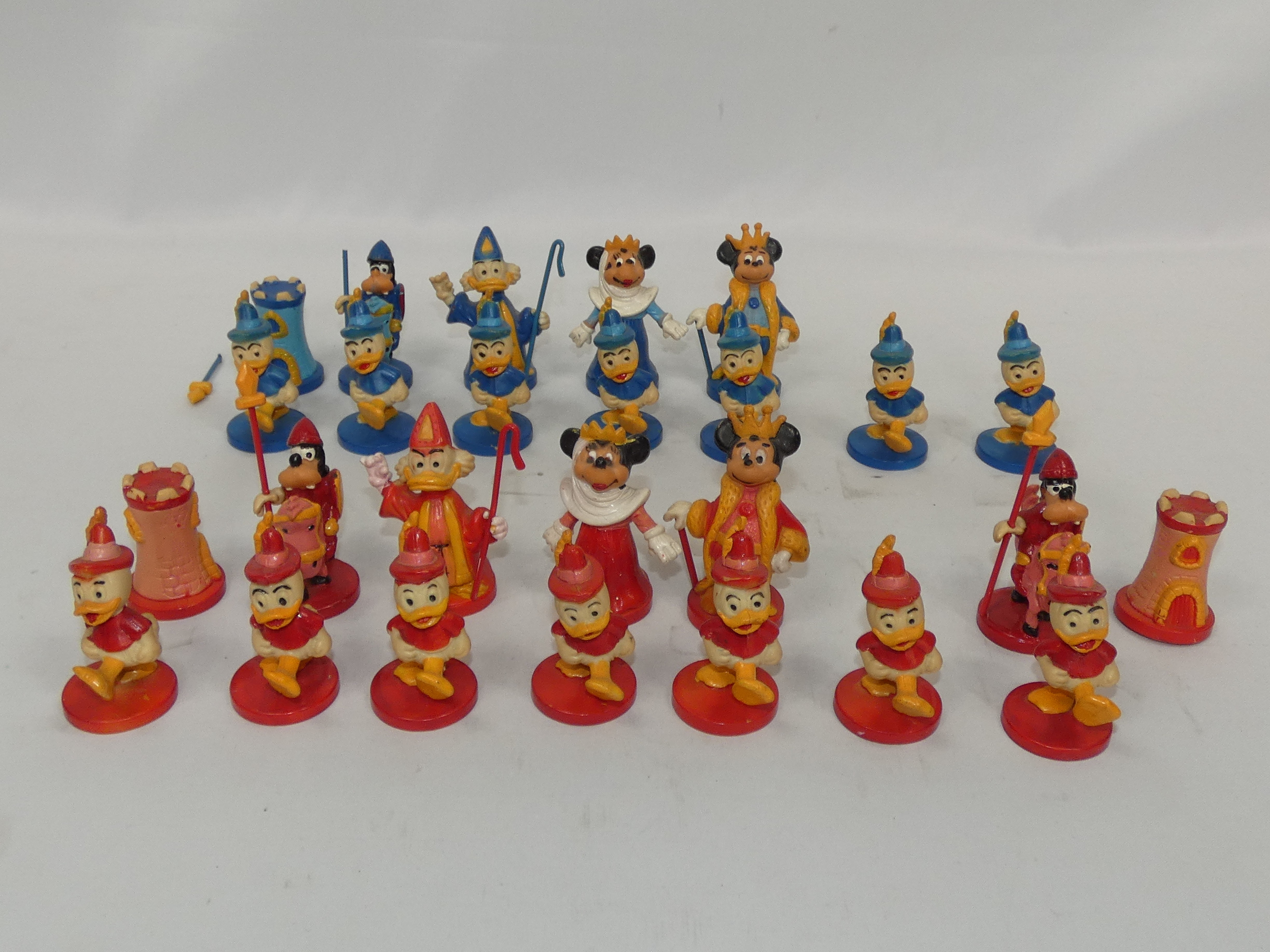 Voir photo 8 de Lot de 26 pièces de jeu d'échec Mickey Mouse W.D.P Lot de 26 pièces de jeu d'échec Mickey Mouse W.D.P - Vue 8 -