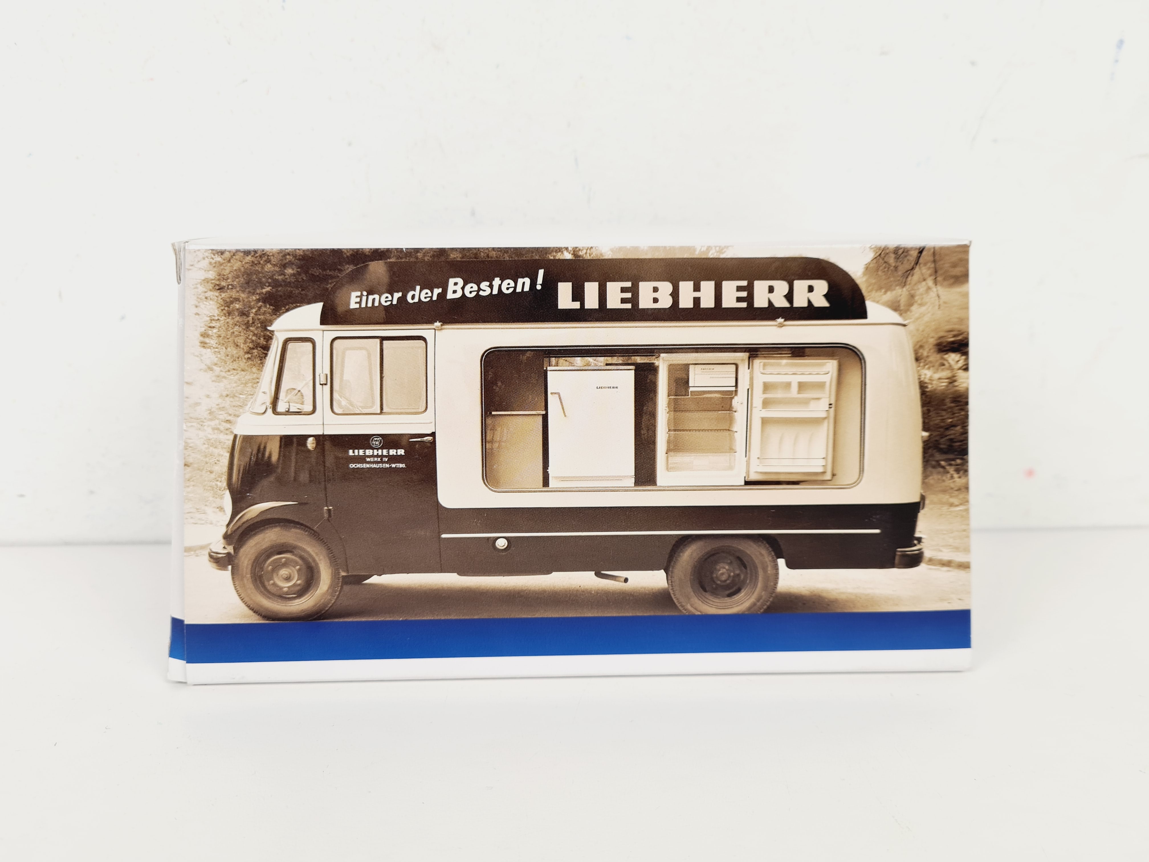 Voiture à collectionner - Mercedes L319 1/43 - L319 Publicité Liebherr - NZG-Modelle GmbH / Premium ClassiXXS - Comme neuf - Photo 2