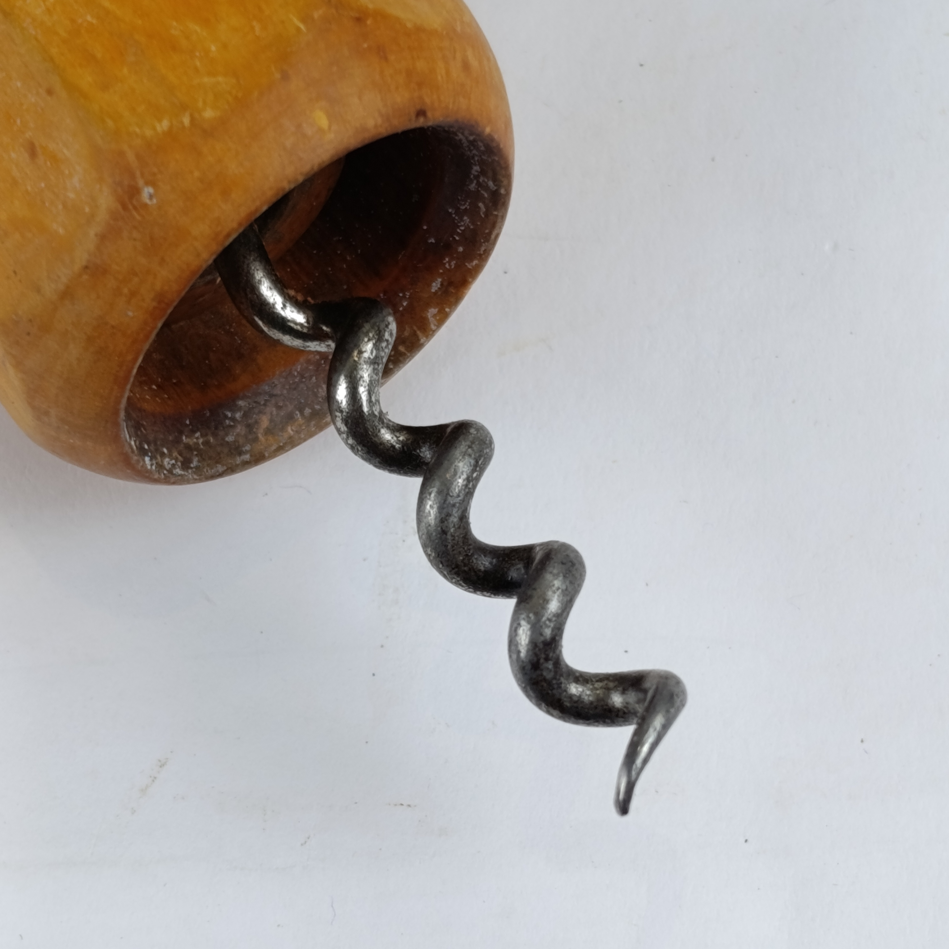 Ancien tire- bouchon en bois - Photo 2