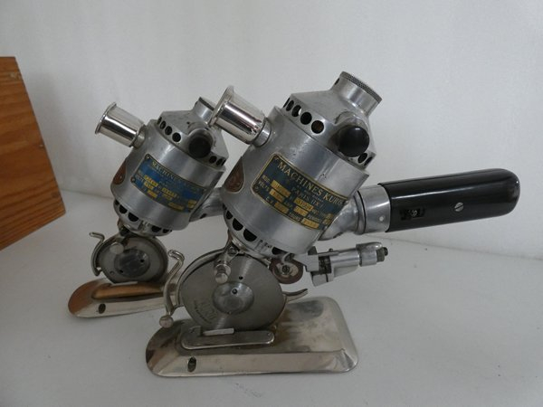 Voir photo 4 de Lot de deux machines à couper le tissu de marque Kuris Lot de deux machines à couper le tissu de marque Kuris Bon état - Vue 4 -