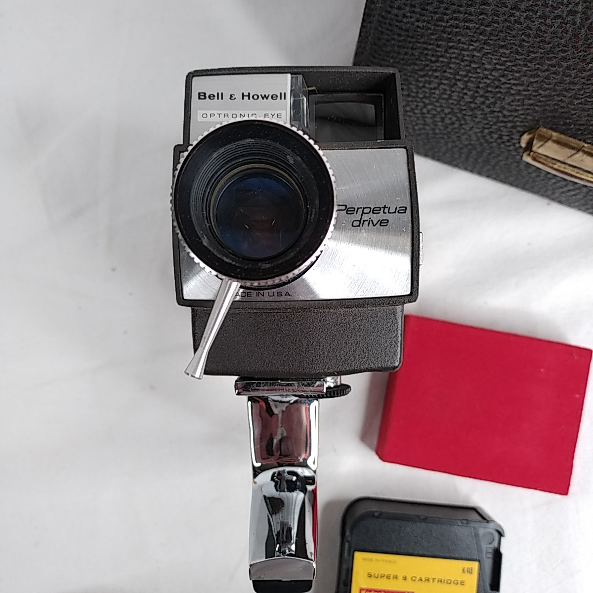 Voir photo 4 de Camera Bell and Howell Super Eight Camera Bell and Howell Super Eight Bon état - Vue 4 -