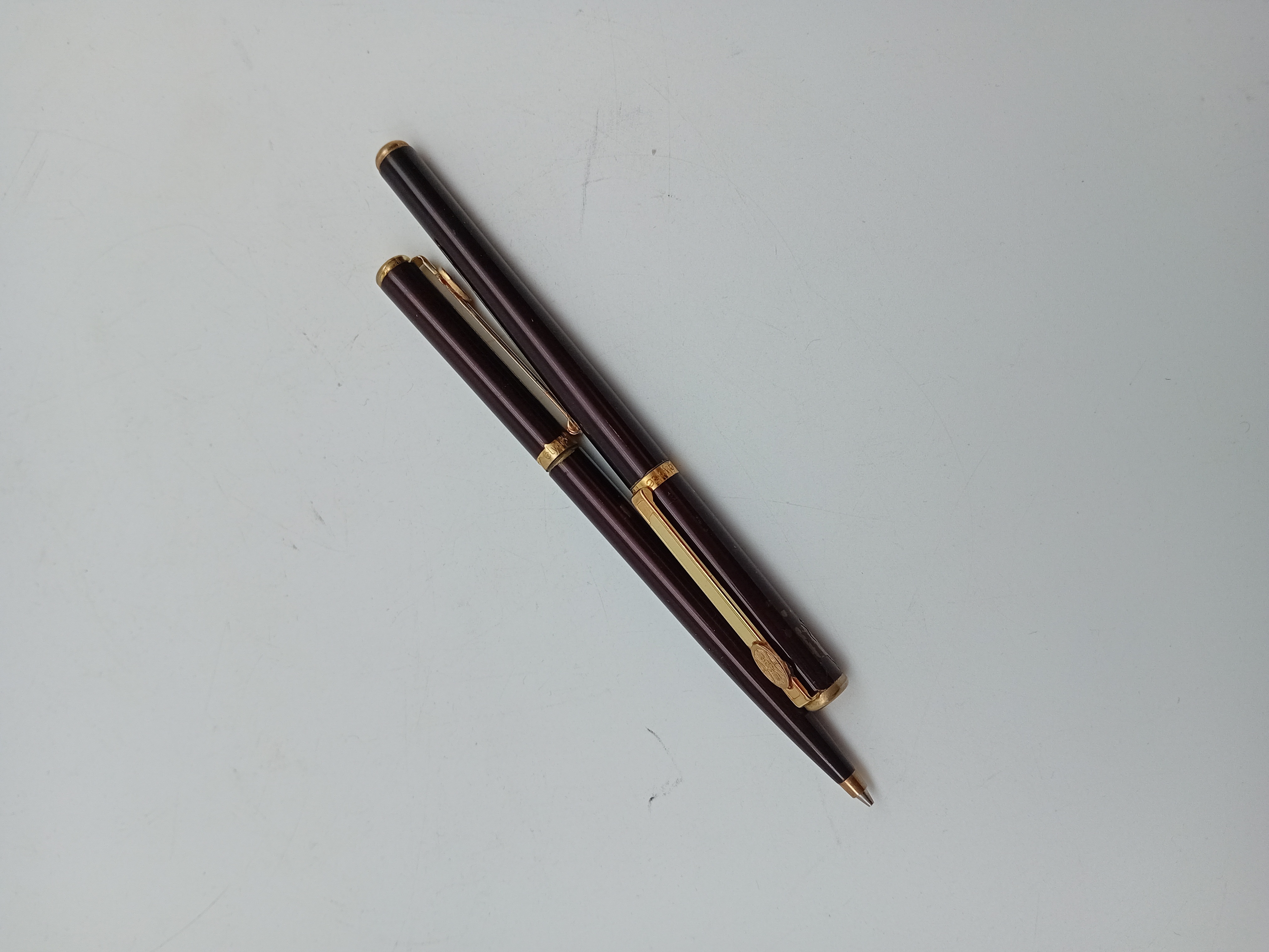 Lot de 2 stylos IMS bordeaux et dorés Bon état - Vue 5 - 