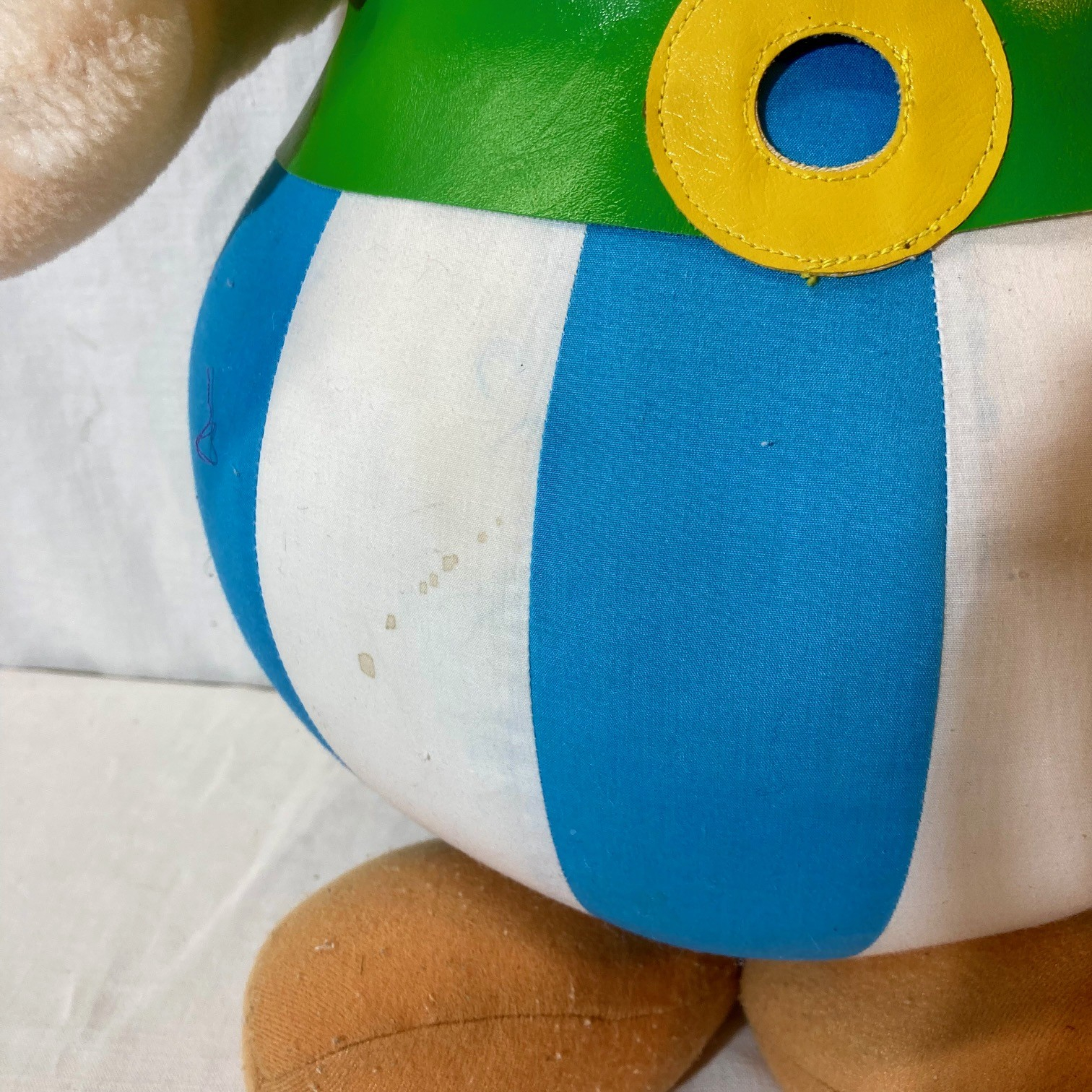 Voir photo 3 de Peluche Obélix + Légionnaire Peluche Obélix + Légionnaire Très bon état - Vue 3 -