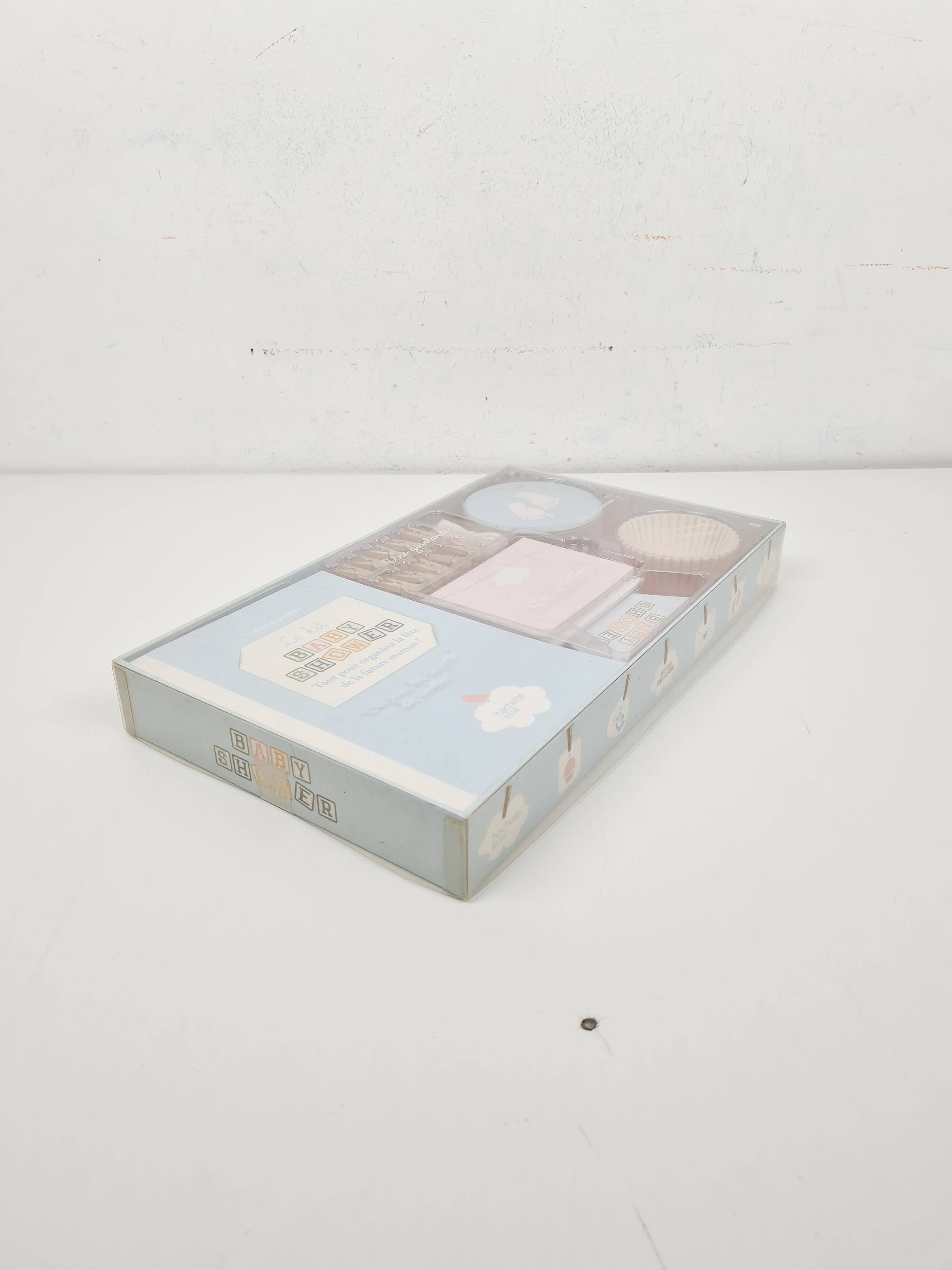 Voir photo 4 de Loisir créatif - Le Kit Baby Shower - déco & carnet souvenirs Loisir créatif - Le Kit Baby Shower - déco & carnet souvenirs Comme neuf - Vue 4 -