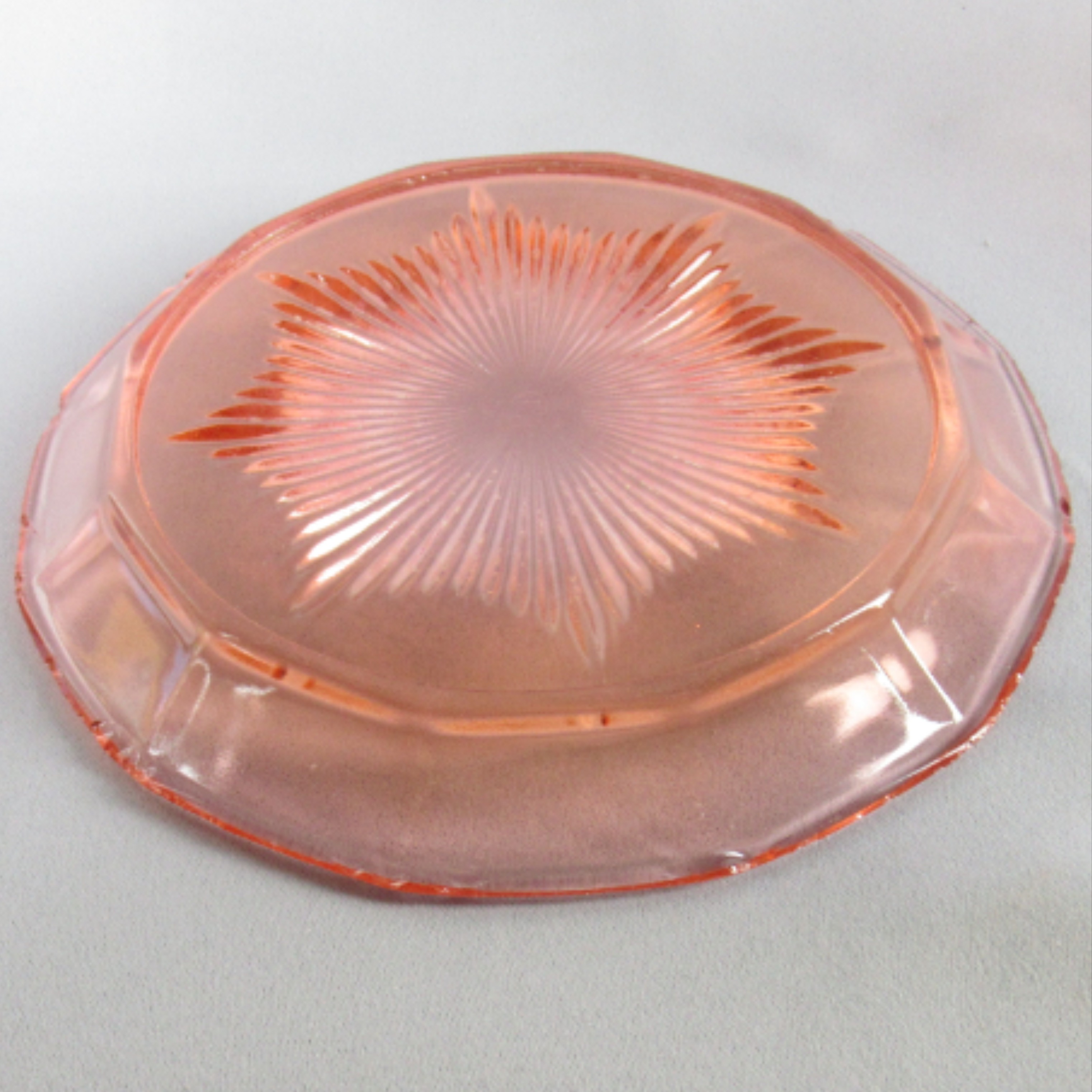 Plateau + cloche en verre moulé rose Art-déco État correct - Vue 6 - 