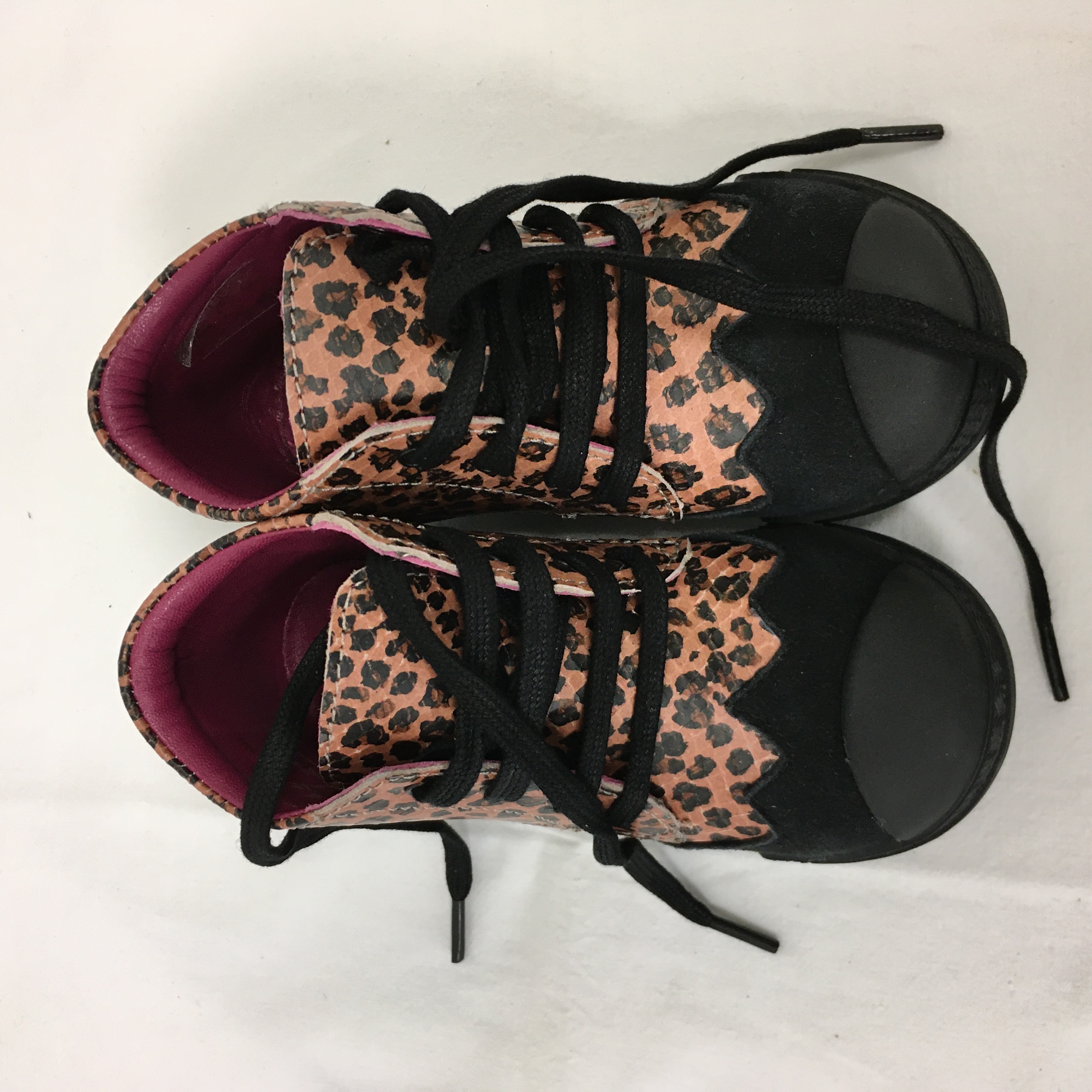 chaussures ENFANT en cuir mod8-P24 Comme neuf -  reconditionné disponible sur Label Emmaüs
