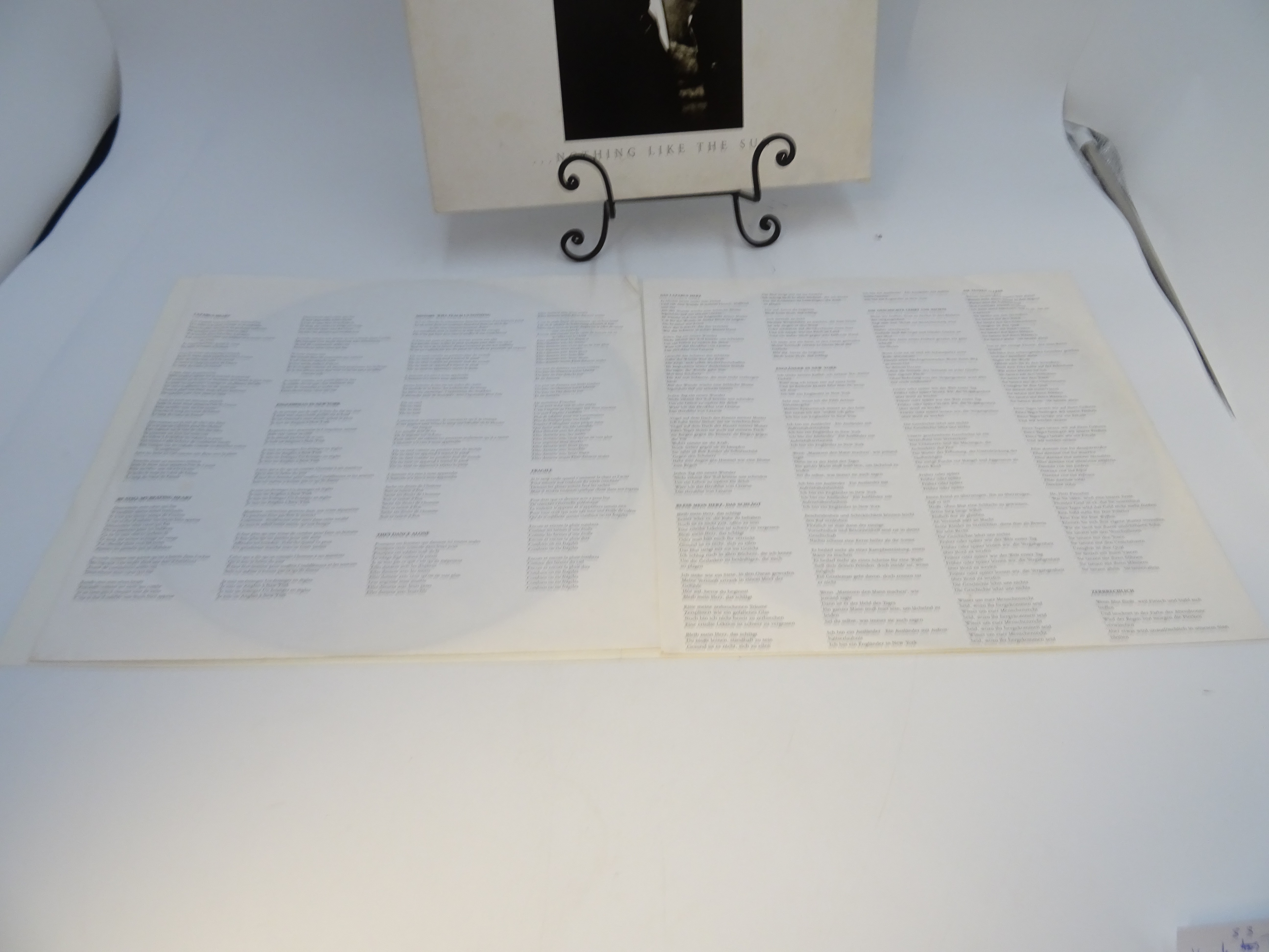 Voir photo 2 de Vinyle STING " nothing like the sun." Vinyle STING " nothing like the sun." Bon état - Vue 2 -