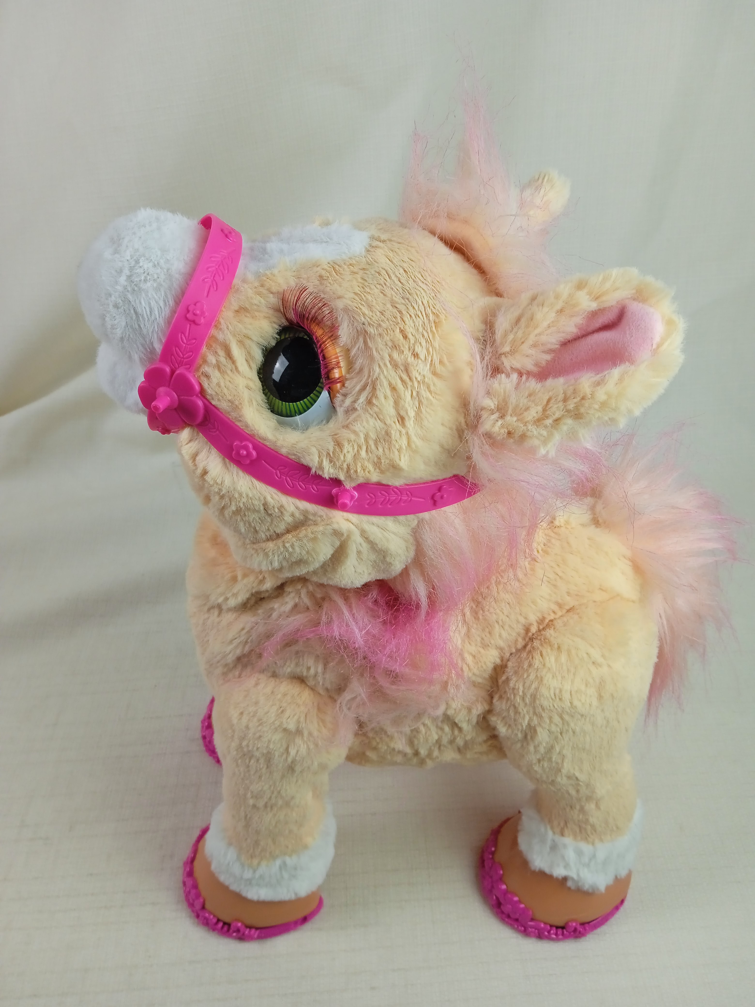 Voir photo 2 de Peluche électronique MonPoney Cinnamon avec sons et réactions, dès 4 ans , de la marque FurReal Peluche électronique MonPoney Cinnamon avec sons et réactions, dès 4 ans , de la marque FurReal Bon état - Vue 2 -