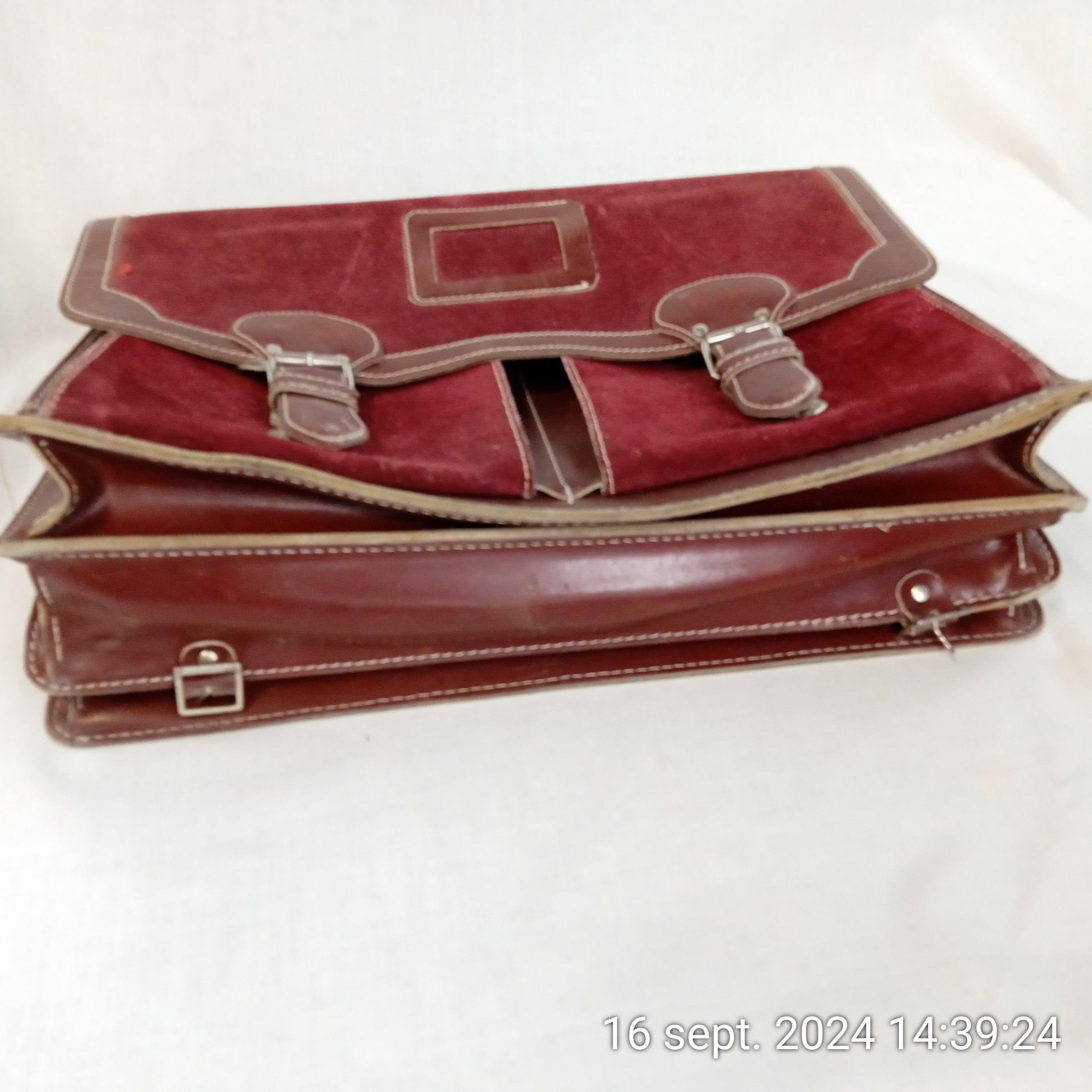 Cartable Kickers vintage rouge en cuir et en daim Bon état - Vue 3 - 