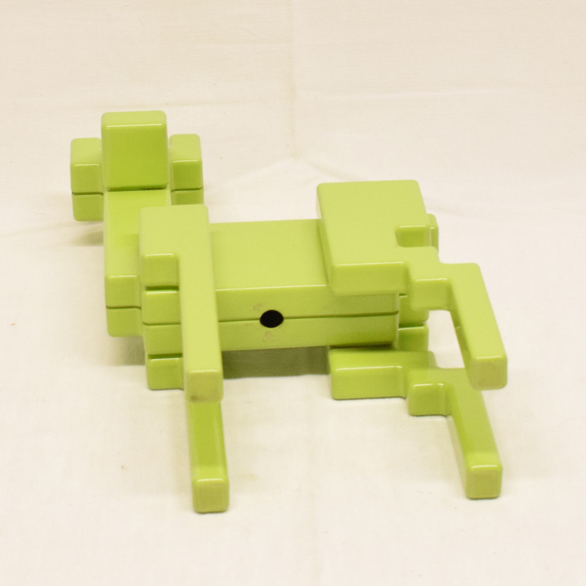 Ancienne statuette décorative cerf vert modèle pixel par Monica Mulder - Photo 3