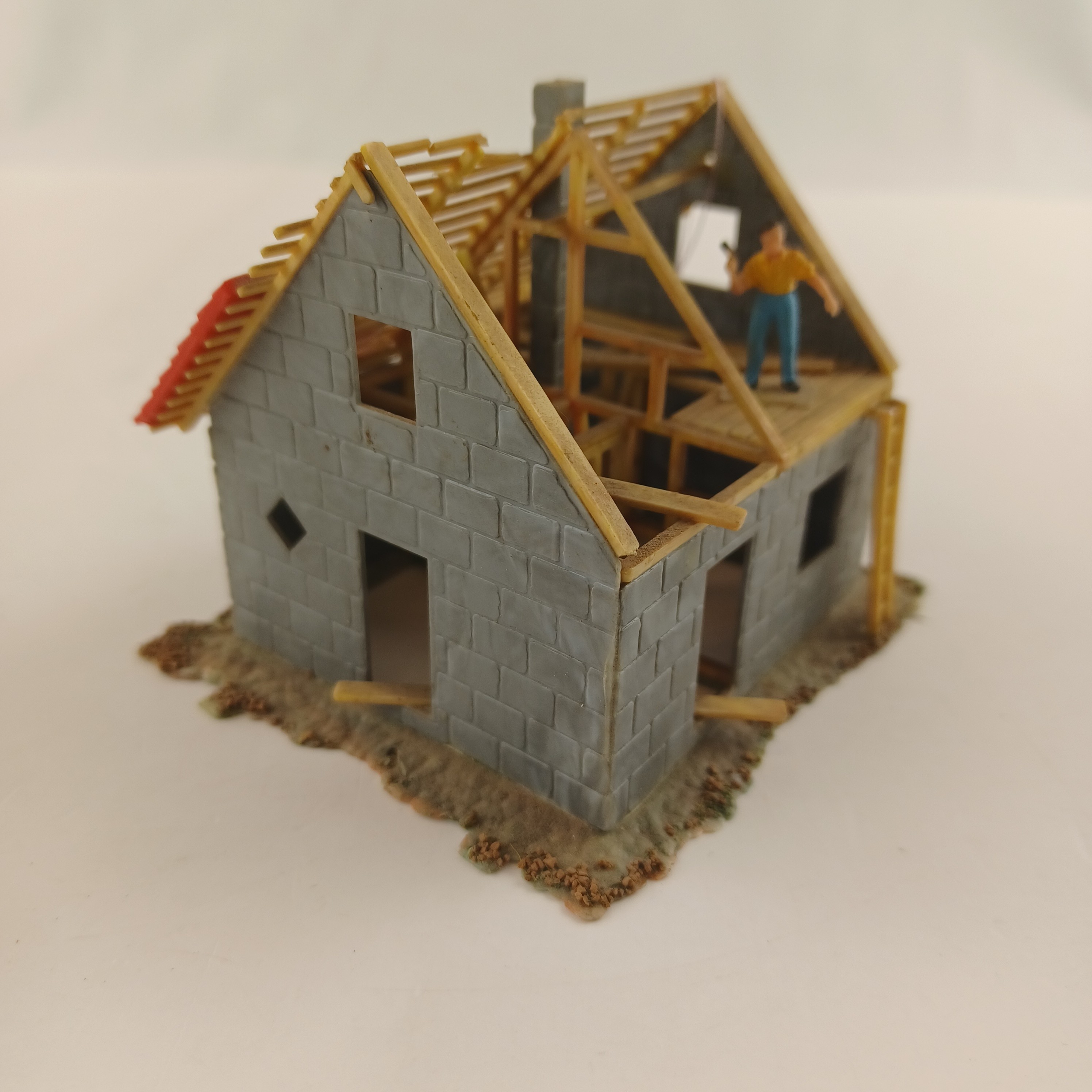 Voir photo 3 de Maquette de modélisme d'une maison en construction de 8x8x6 cm Maquette de modélisme d'une maison en construction de 8x8x6 cm Très bon état - Vue 3 -