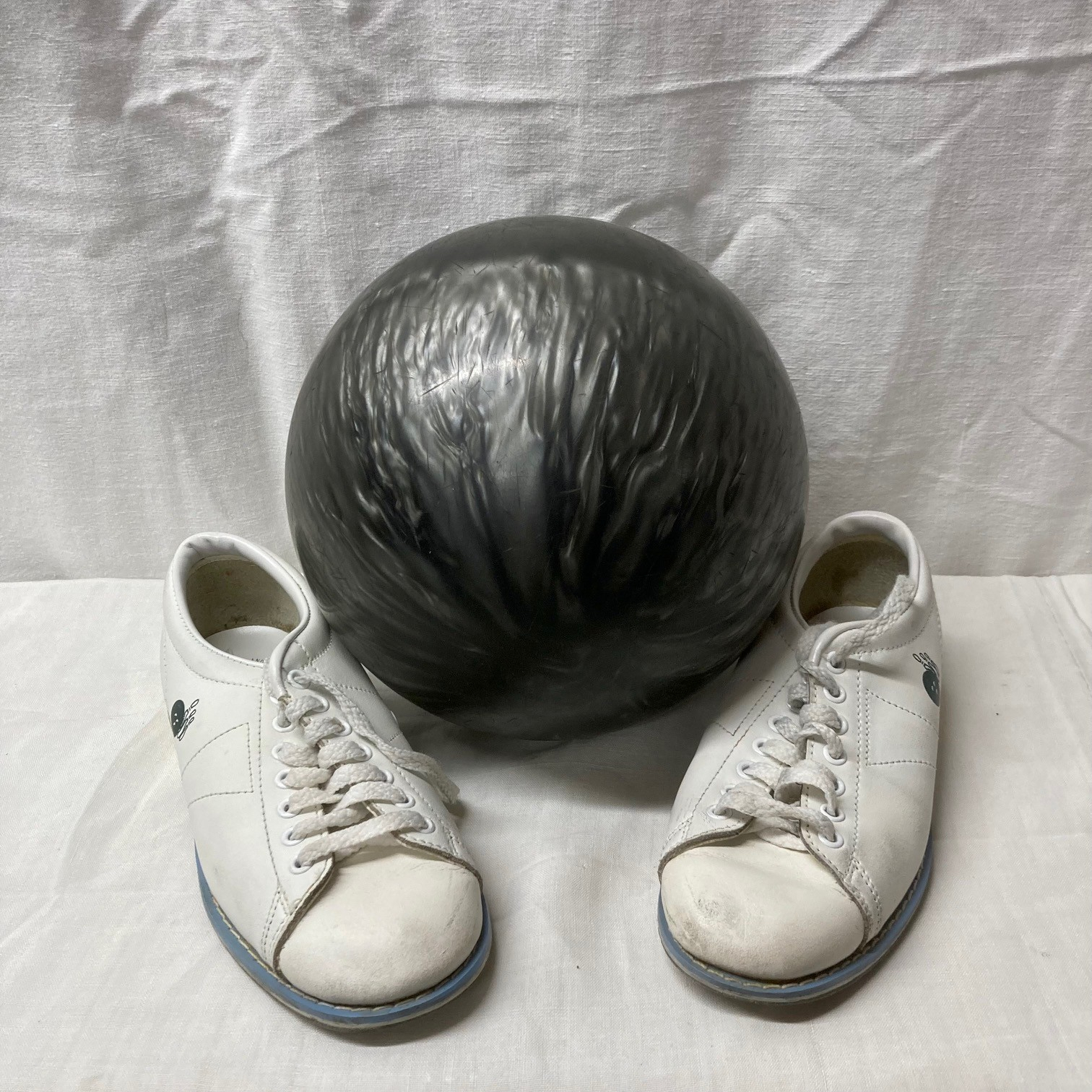 Voir photo 2 de Boule de bowling columbia 300 et chaussures Boule de bowling columbia 300 et chaussures Très bon état - Vue 2 -