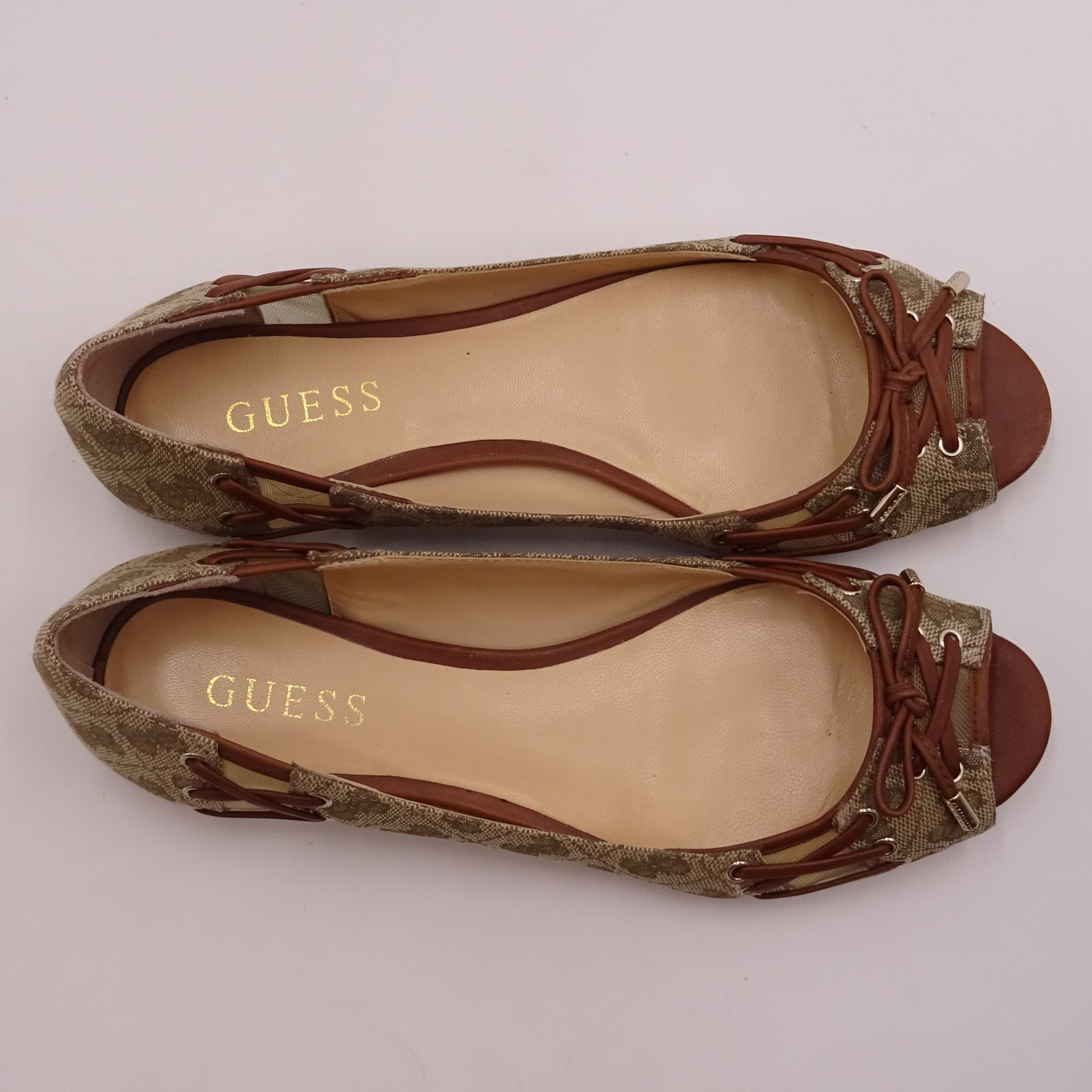 Voir photo 5 de GUESS Sandales ouvertes taille 38 GUESS Sandales ouvertes taille 38 Bon état - Vue 5 -