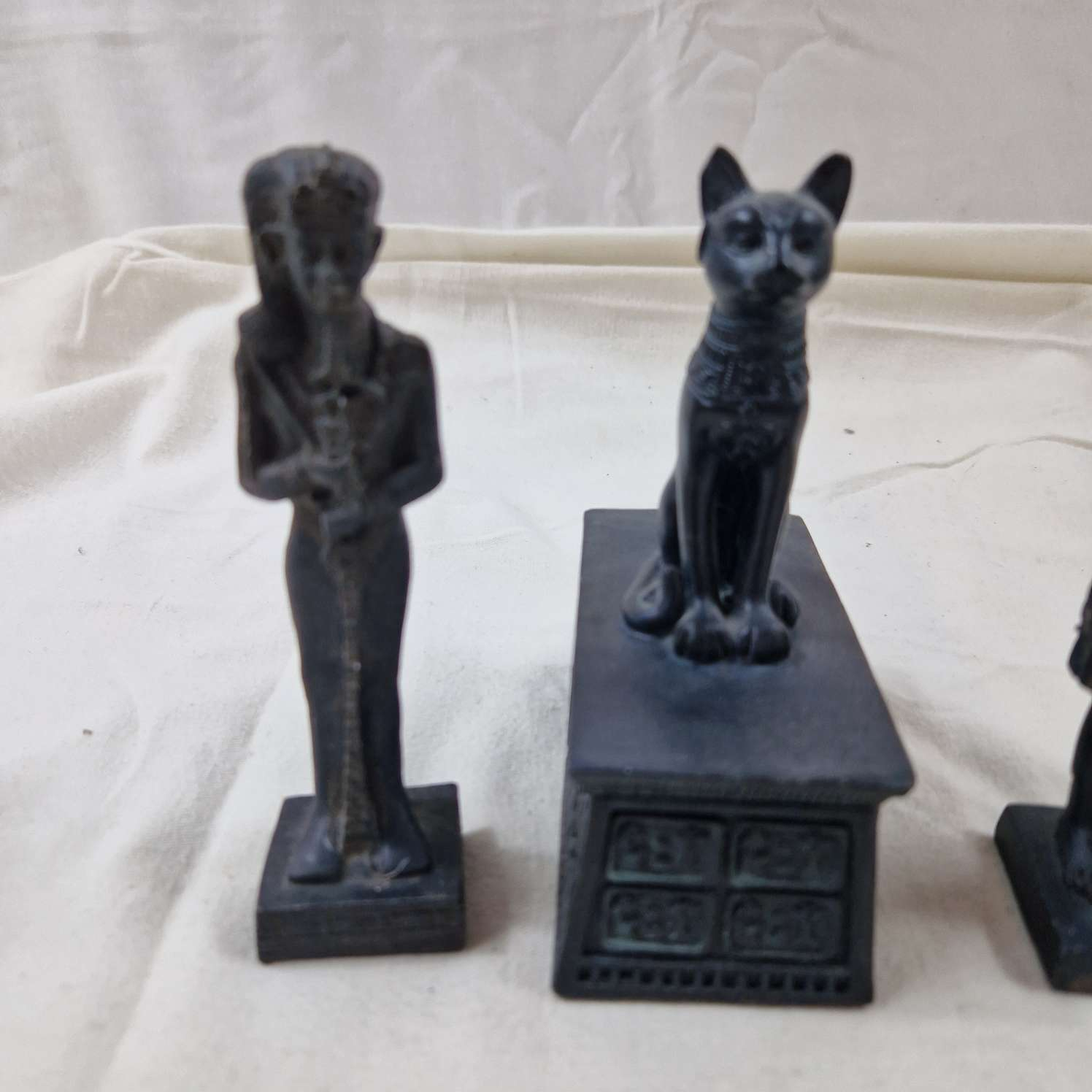 Petit lot de statuettes égyptiennes en résine - Photo 1