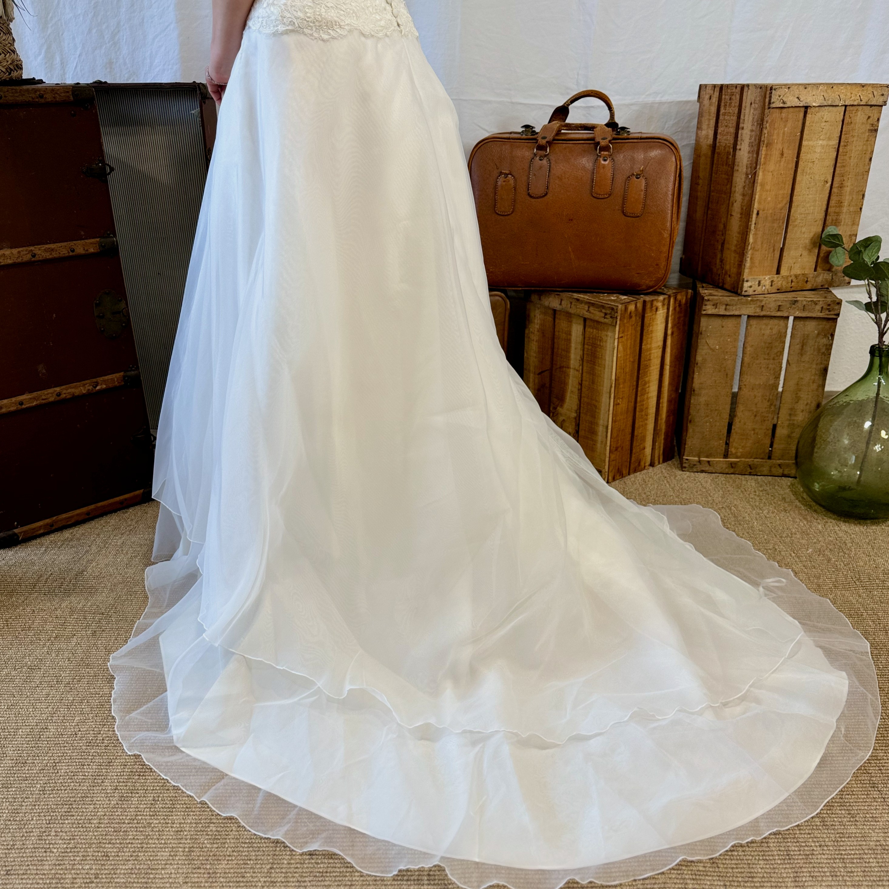 Voir photo 11 de Robe de mariée - Créations Bochet style classique Robe de mariée - Créations Bochet style classique Très bon état - Vue 11 -
