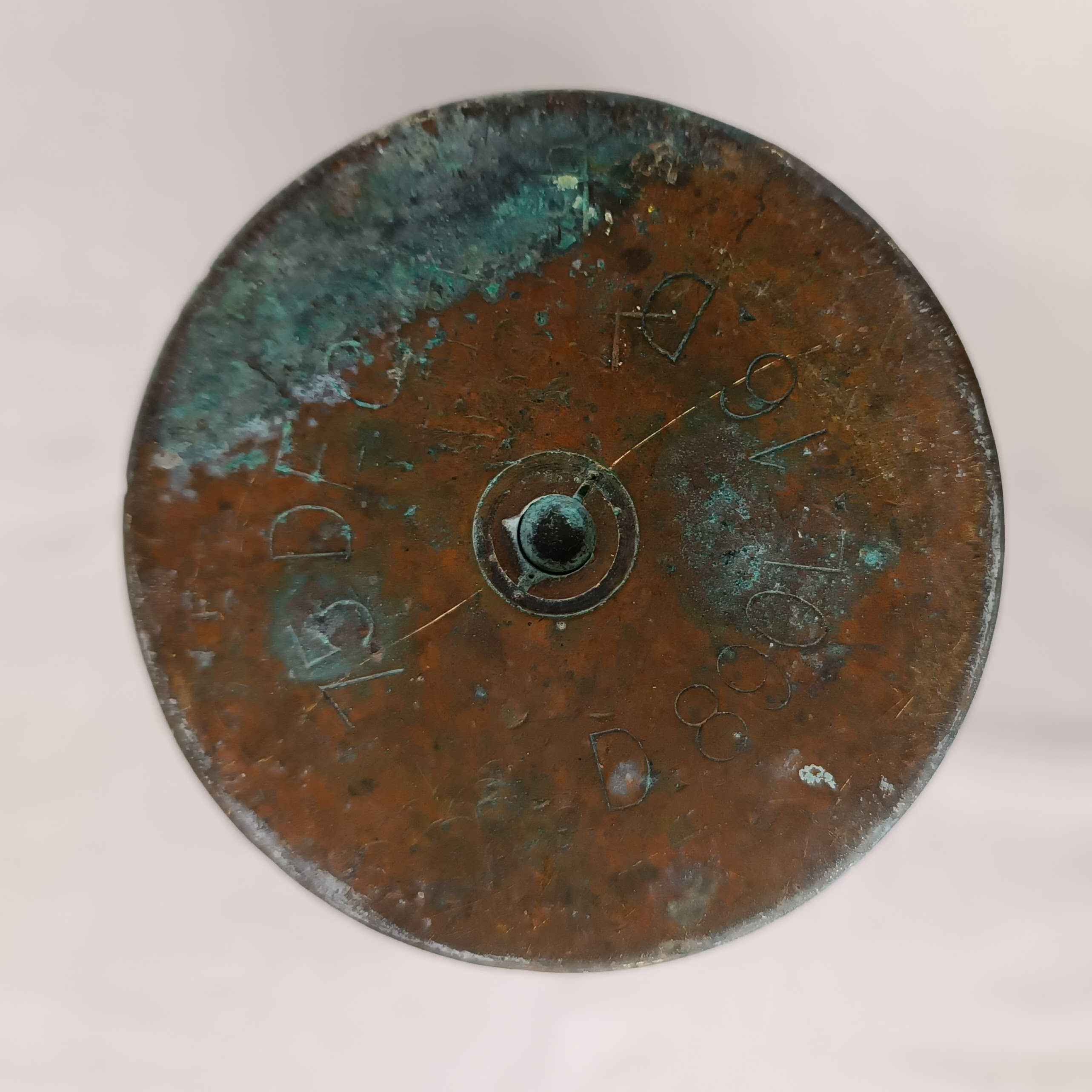 Douille d'obus sculptée, en laiton, de la Première Guerre mondiale - ref. 75DEC D890L 16D - État correct - Photo 5