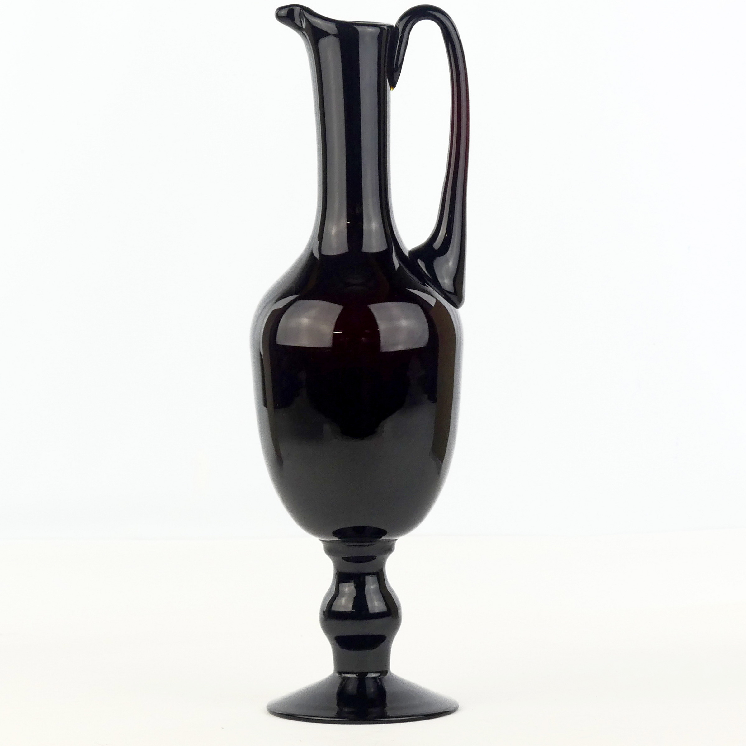 Vase aiguière en verre soufllé bordeau foncé Bon état - Vue 5 - 