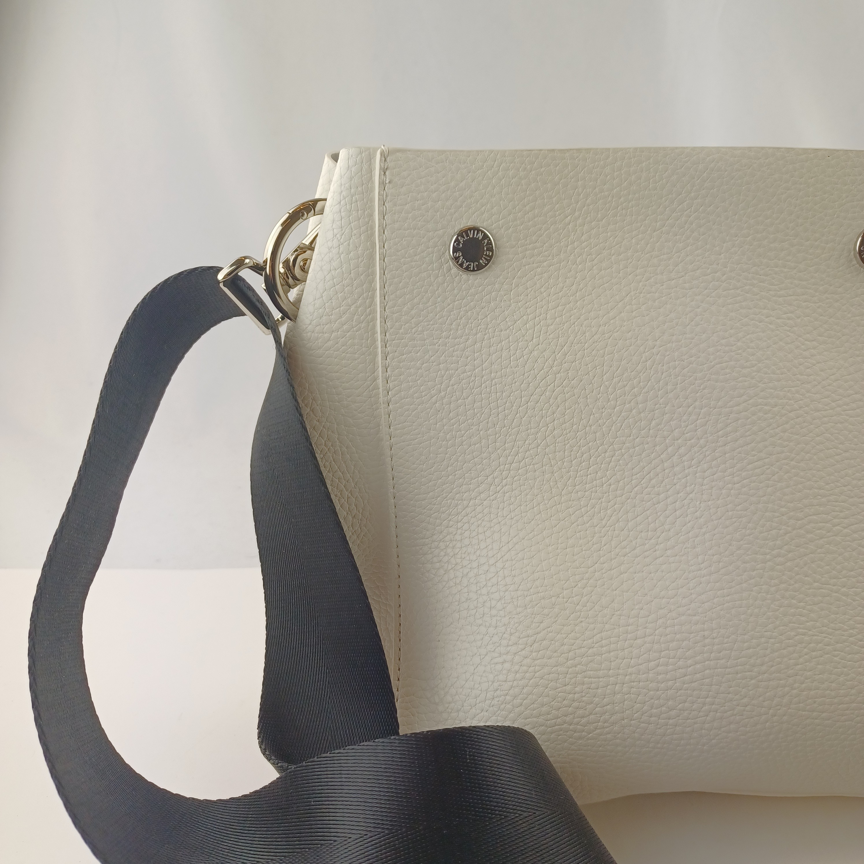 Sac à bandoulière noir et blanc Calvin Klein - Photo 3