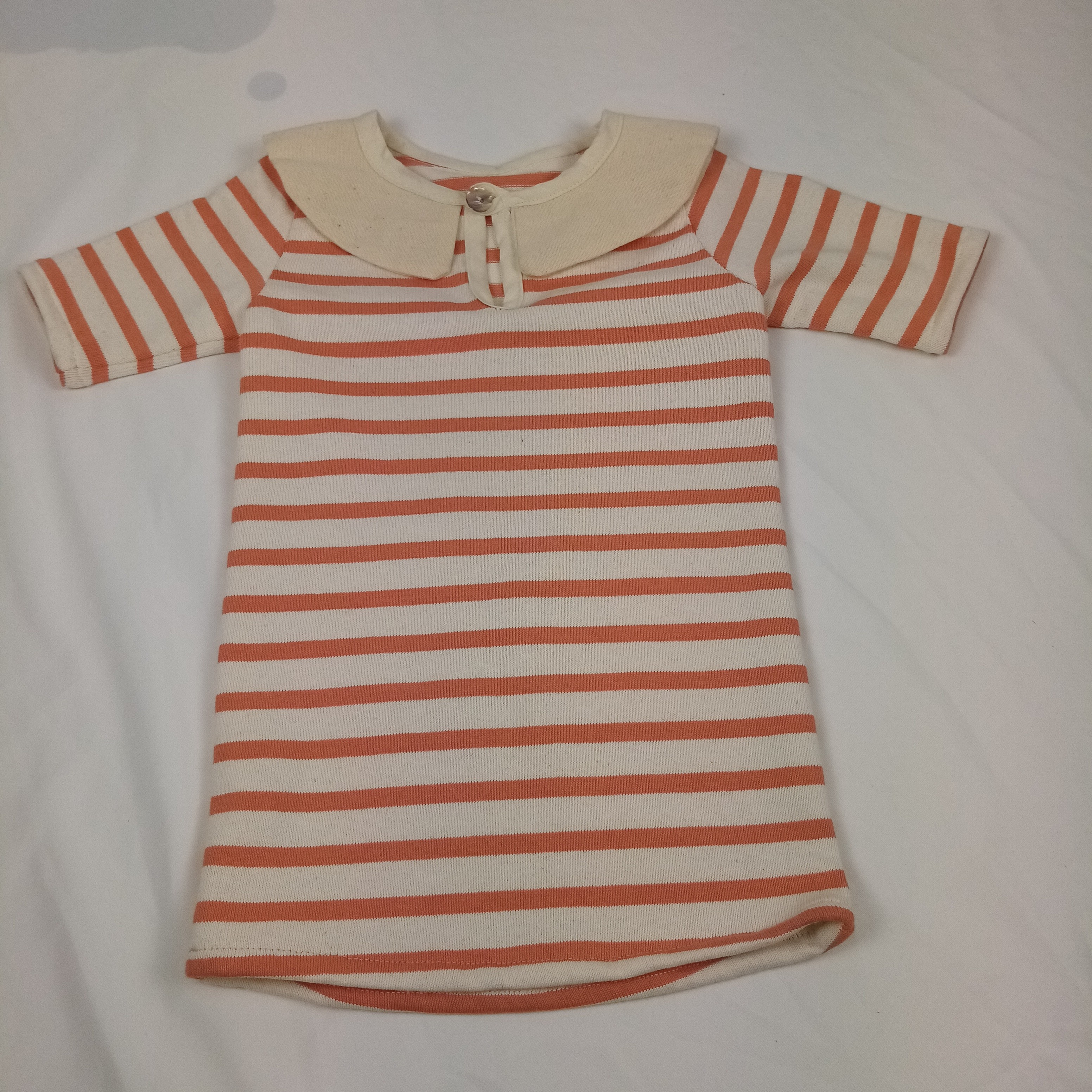 Robe orange avec 1 poche bébé 18mois col claudine, fabriqué dans notre atelier Acsomur, à partir de tissu recyclé - Photo 2