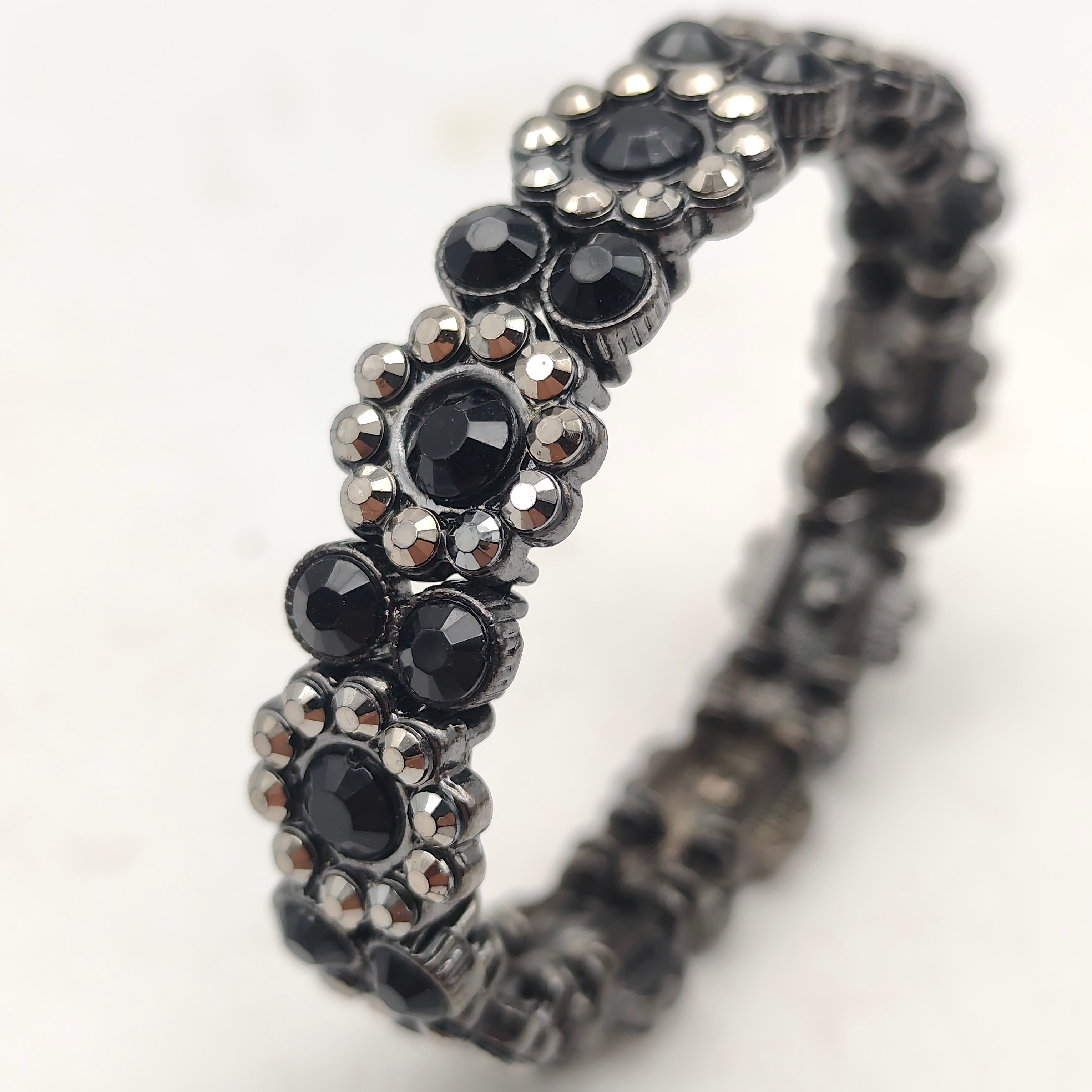 Voir photo 4 de Bracelet noir verre et strass Bracelet noir verre et strass Très bon état - Vue 4 -