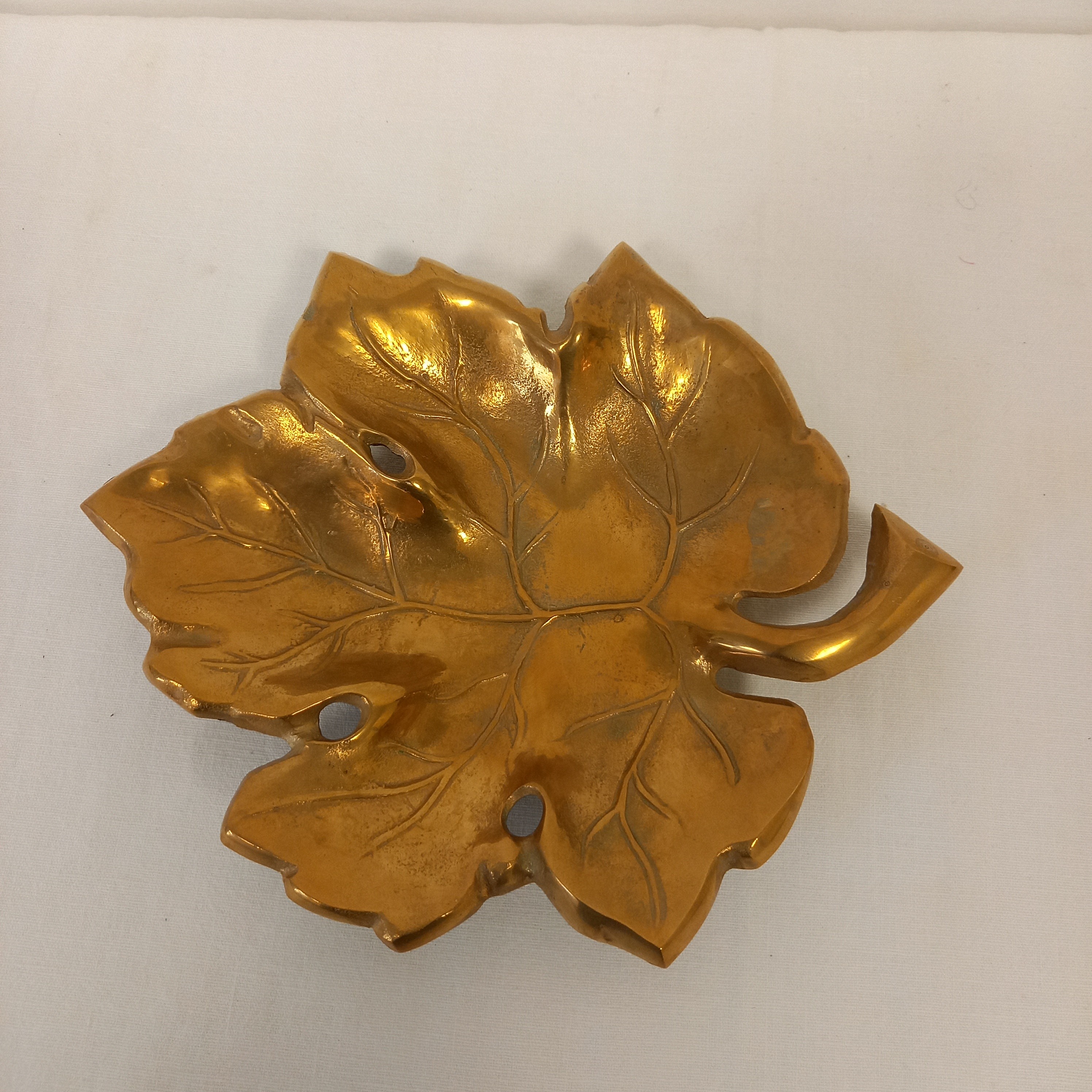 Voir photo 3 de Jolie Vide Poche .Forme de Feuille en Laiton . Année 50 Jolie Vide Poche .Forme de Feuille en Laiton . Année 50 - Vue 3 -