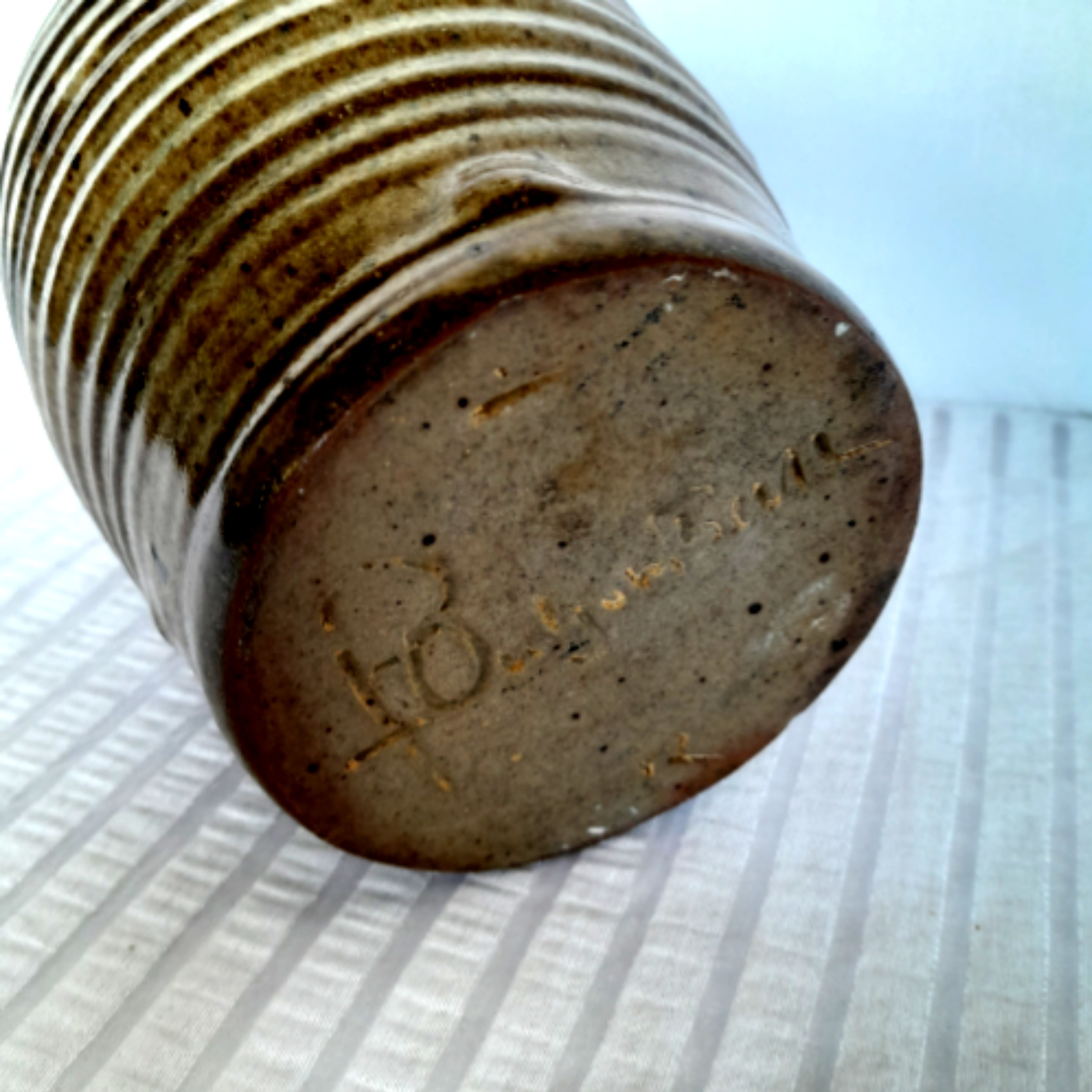 CRUCHE en grès vernissé, Poterie signée de l'Abbaye FONTGOMBAULT - Très bon état - Photo 2