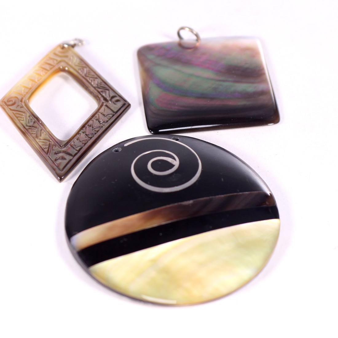 Voir photo 4 de Lot de pendentifs en nacre Lot de pendentifs en nacre - Vue 4 -