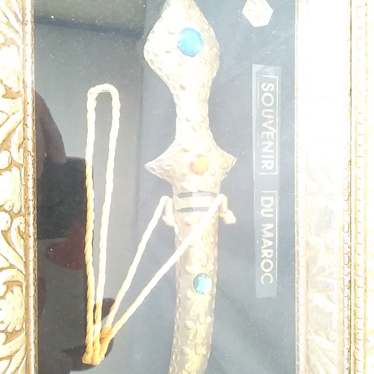 Cadre Décoratif Oriental "Couteau Berbére" sous verre Comme neuf - Vue 4 - 