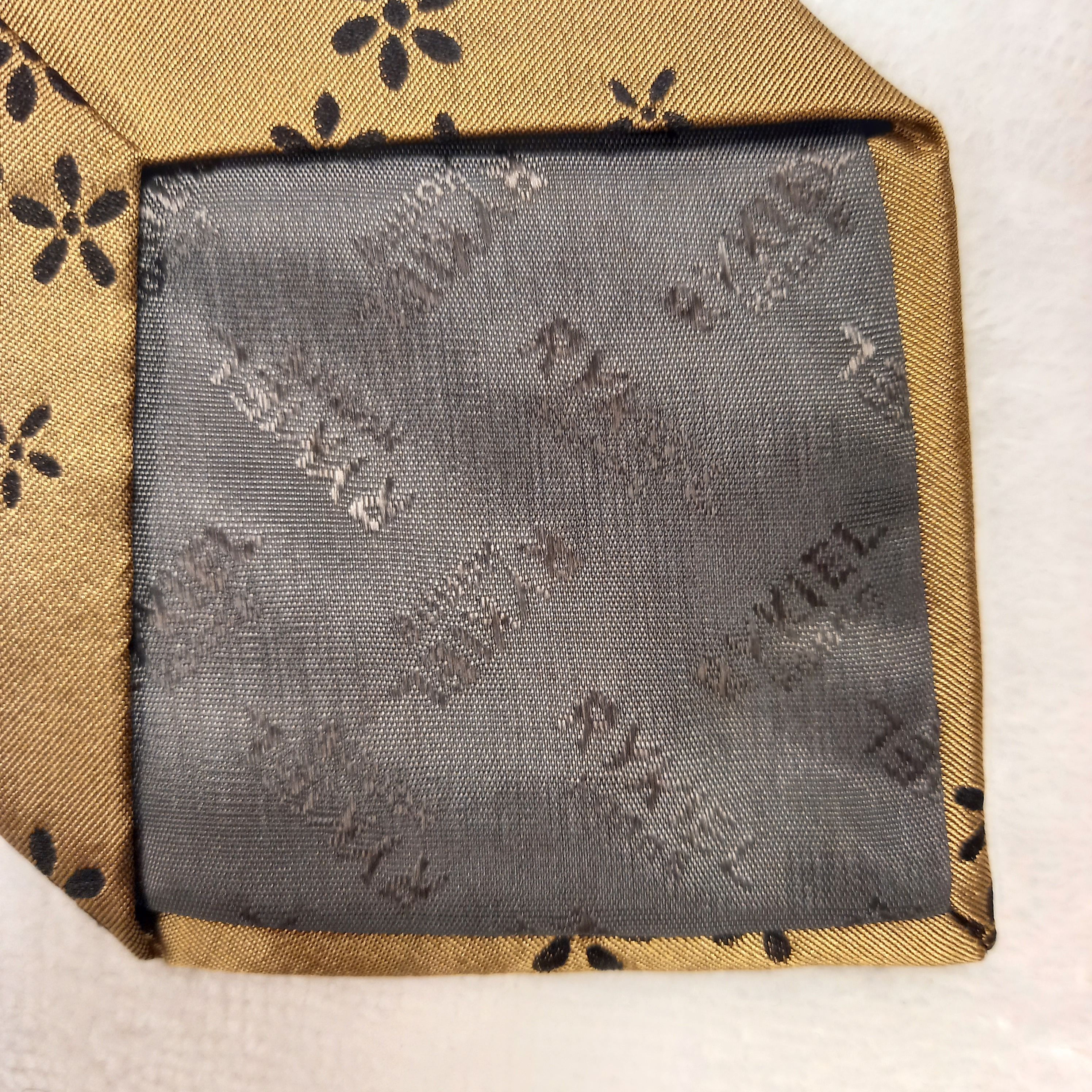 Voir photo 3 de Cravate Doré motif fleur noir Rykiel Cravate Doré motif fleur noir Rykiel Très bon état - Vue 3 -